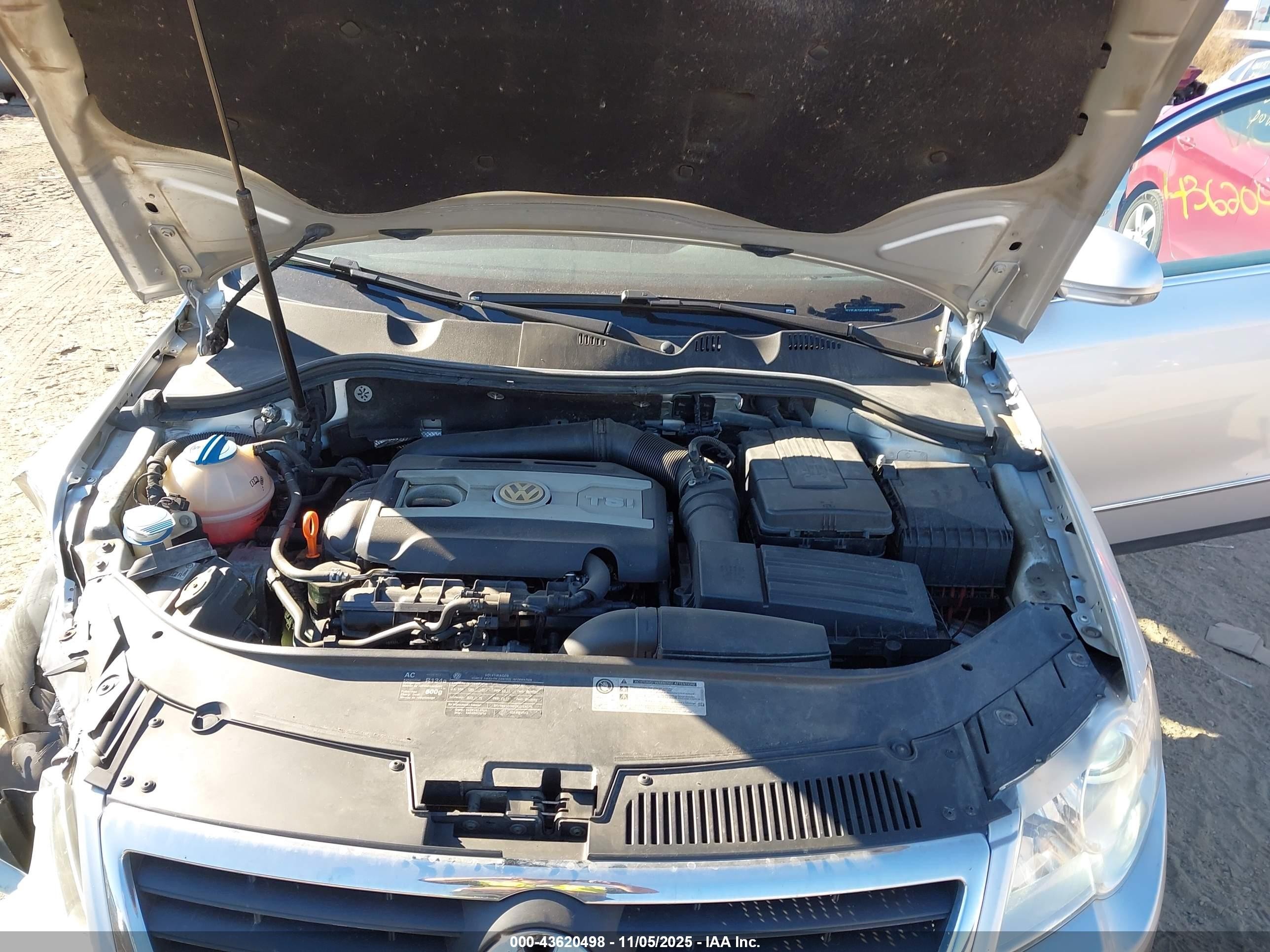 2009 Volkswagen Passat Komfort Silver vin: WVWJK73C09P053296