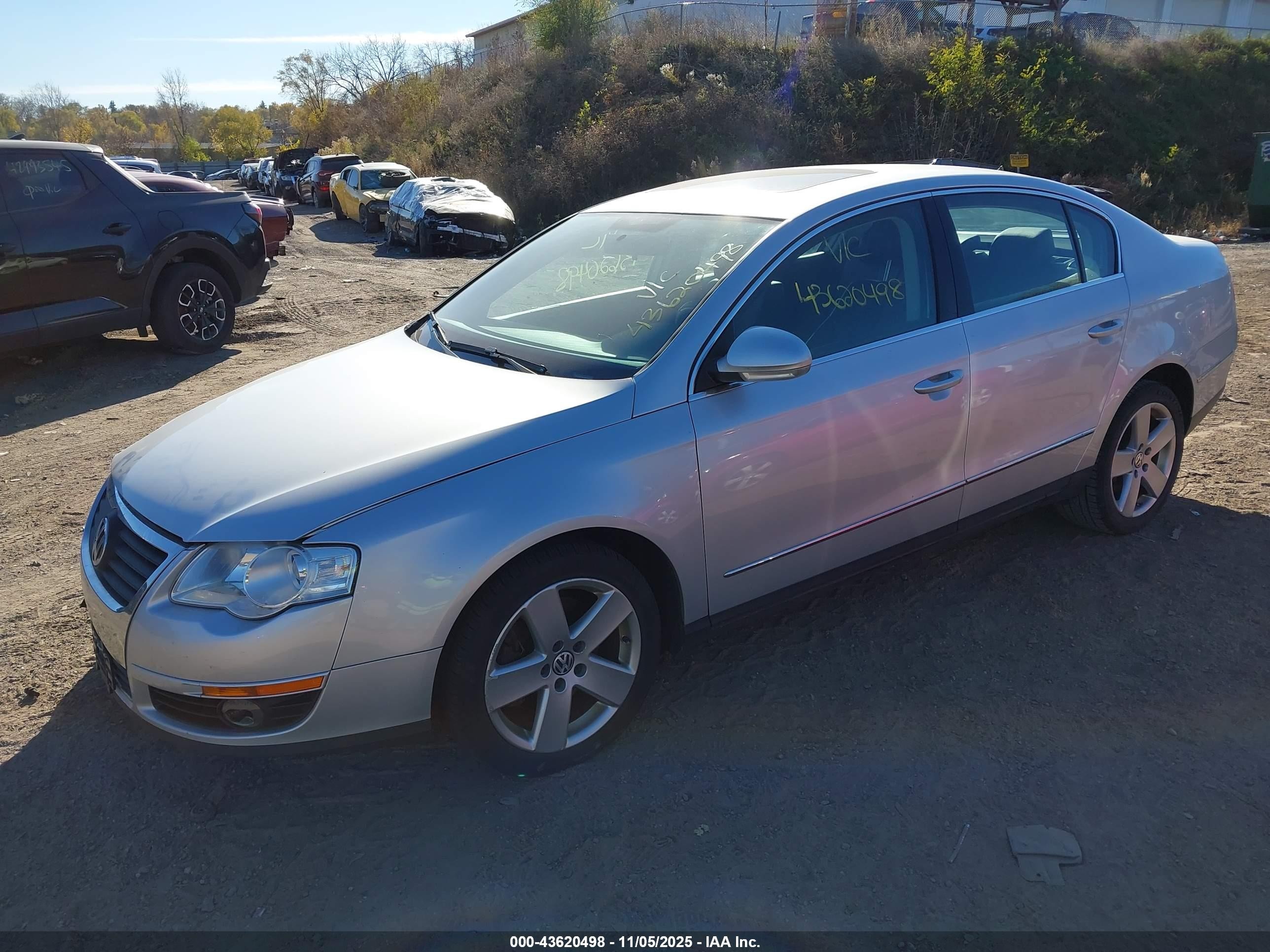 2009 Volkswagen Passat Komfort Silver vin: WVWJK73C09P053296