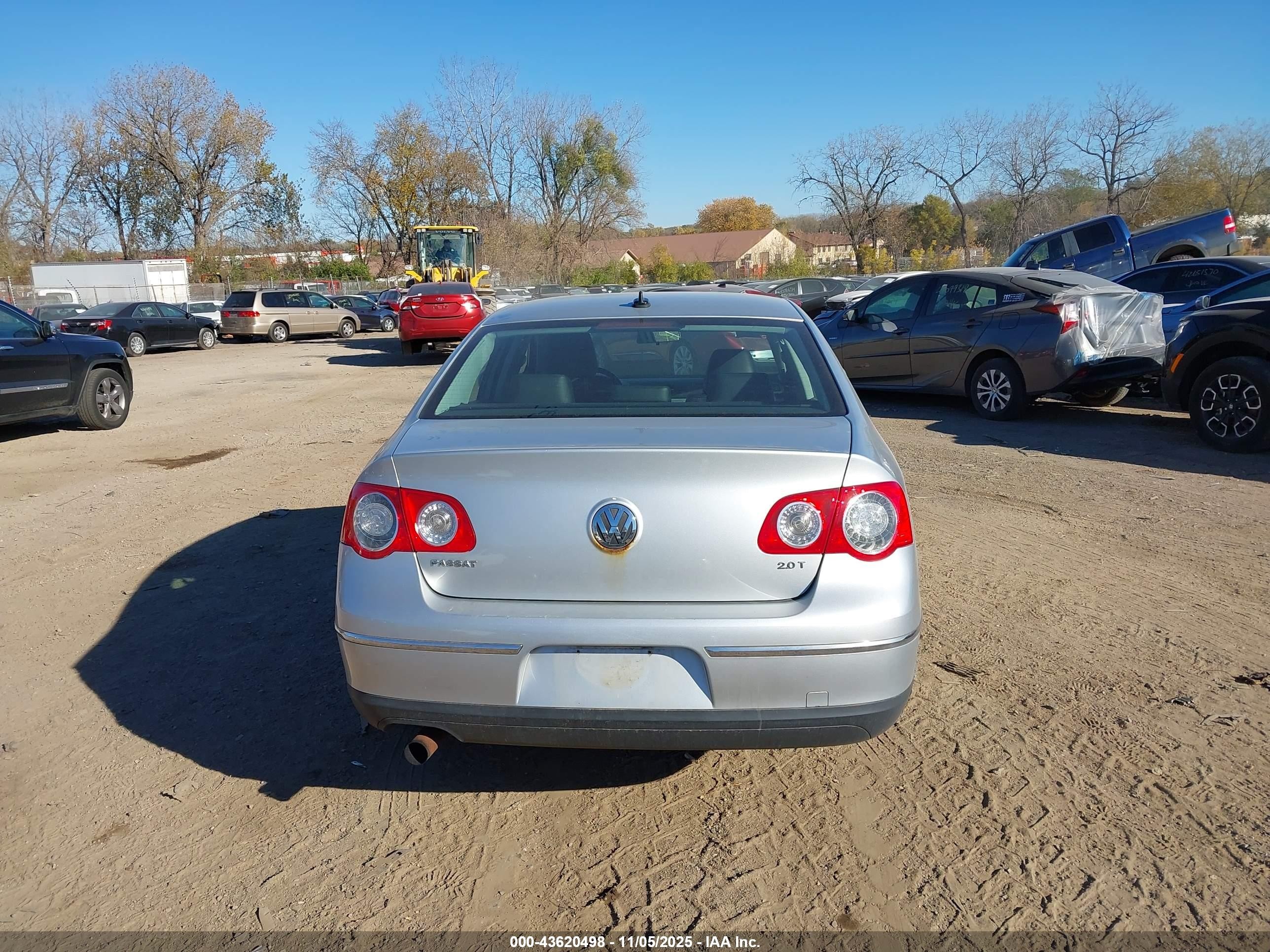 2009 Volkswagen Passat Komfort Silver vin: WVWJK73C09P053296