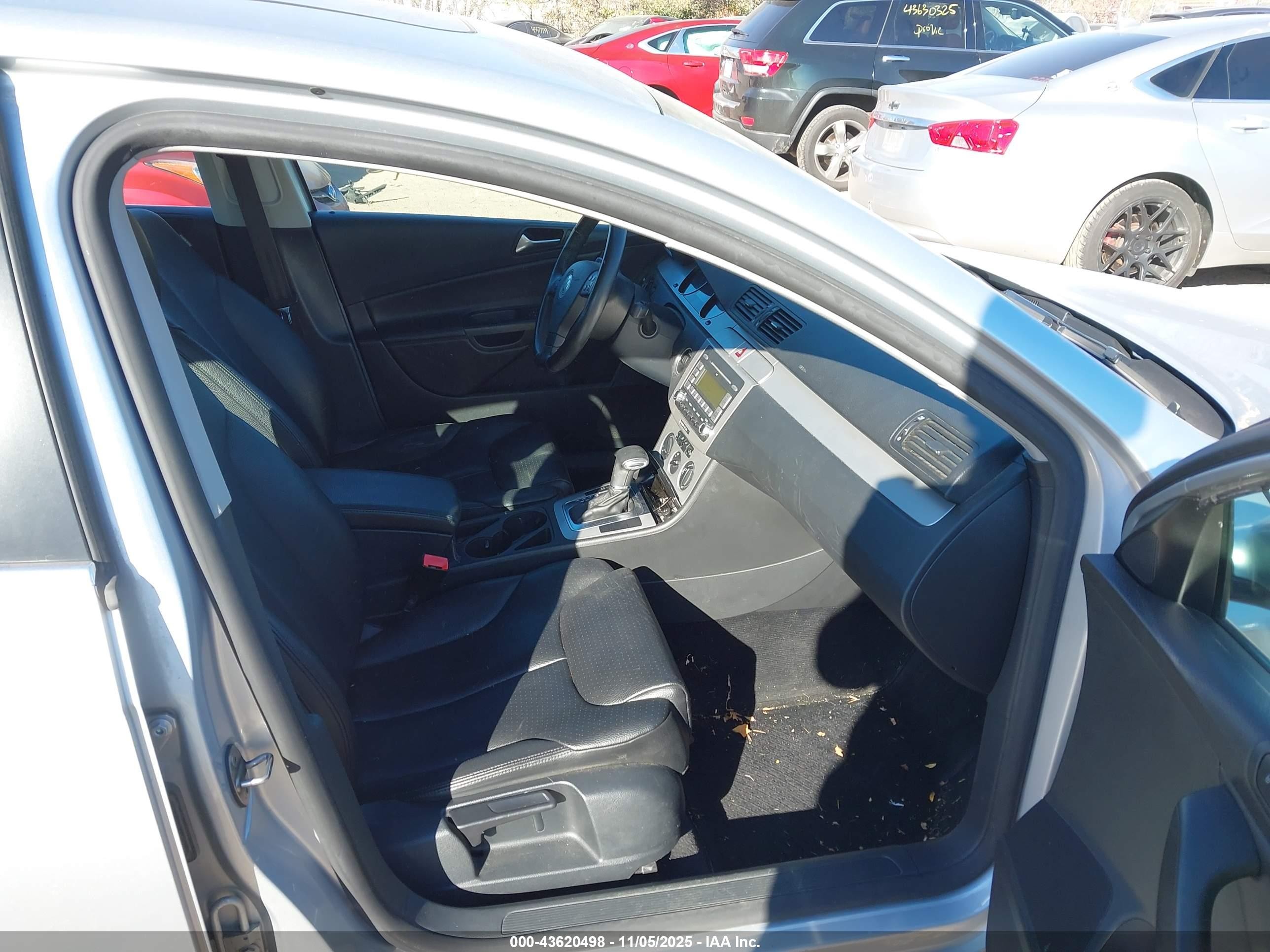 2009 Volkswagen Passat Komfort Silver vin: WVWJK73C09P053296