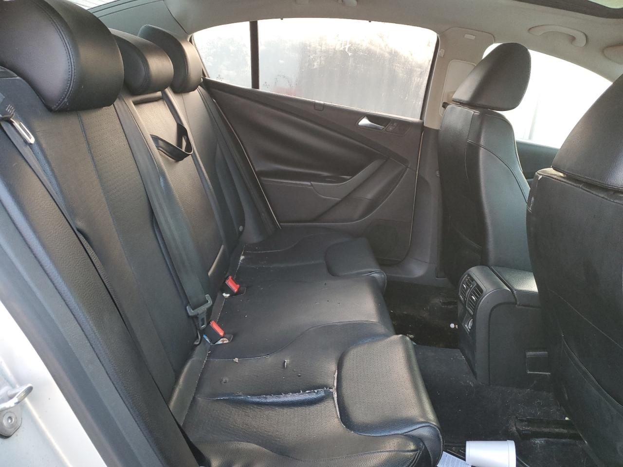 2009 Volkswagen Passat Turbo Silver vin: WVWJK73C19E004393