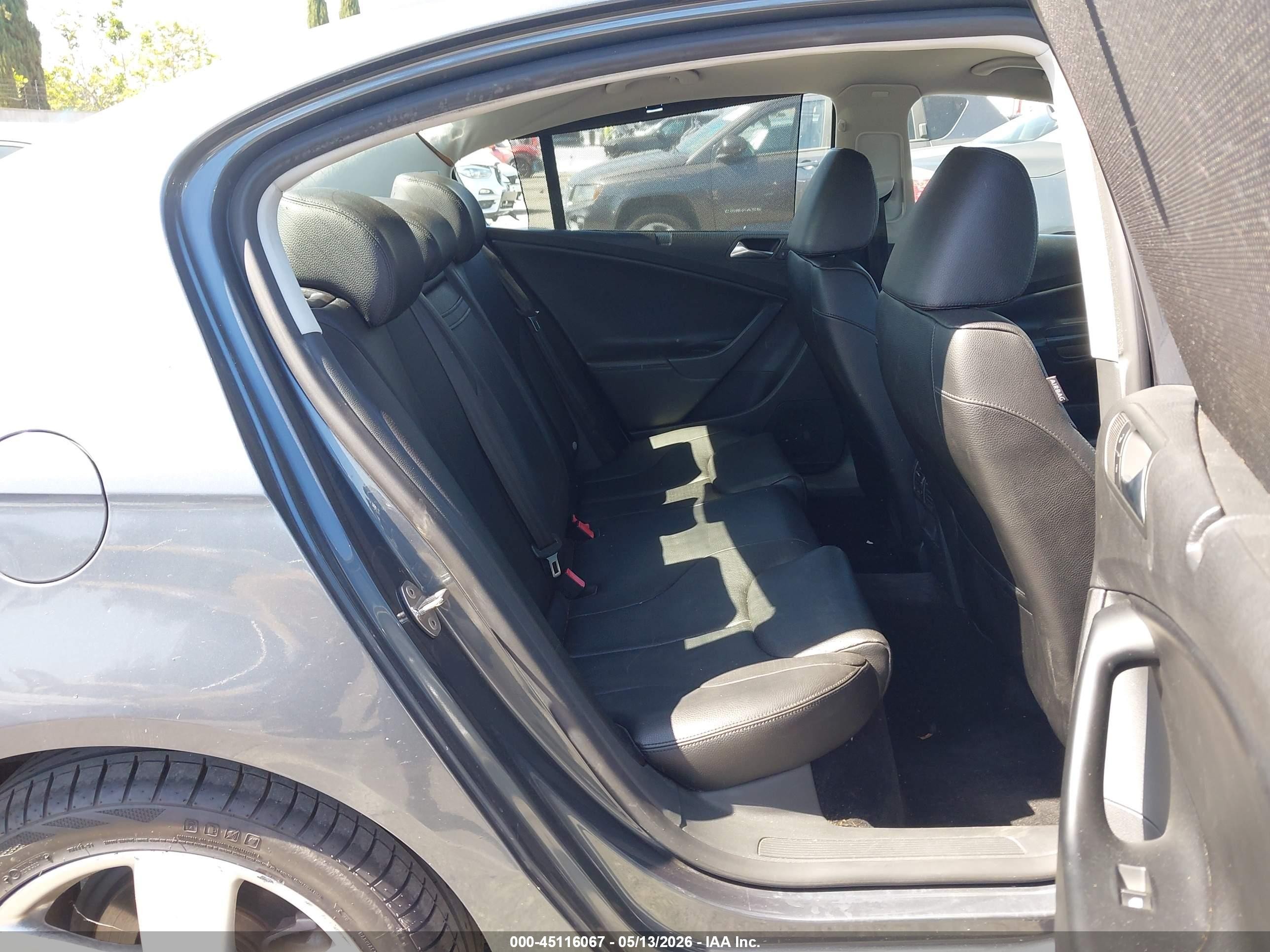 2009 Volkswagen Passat Komfort Gray vin: WVWJK73C19P003085