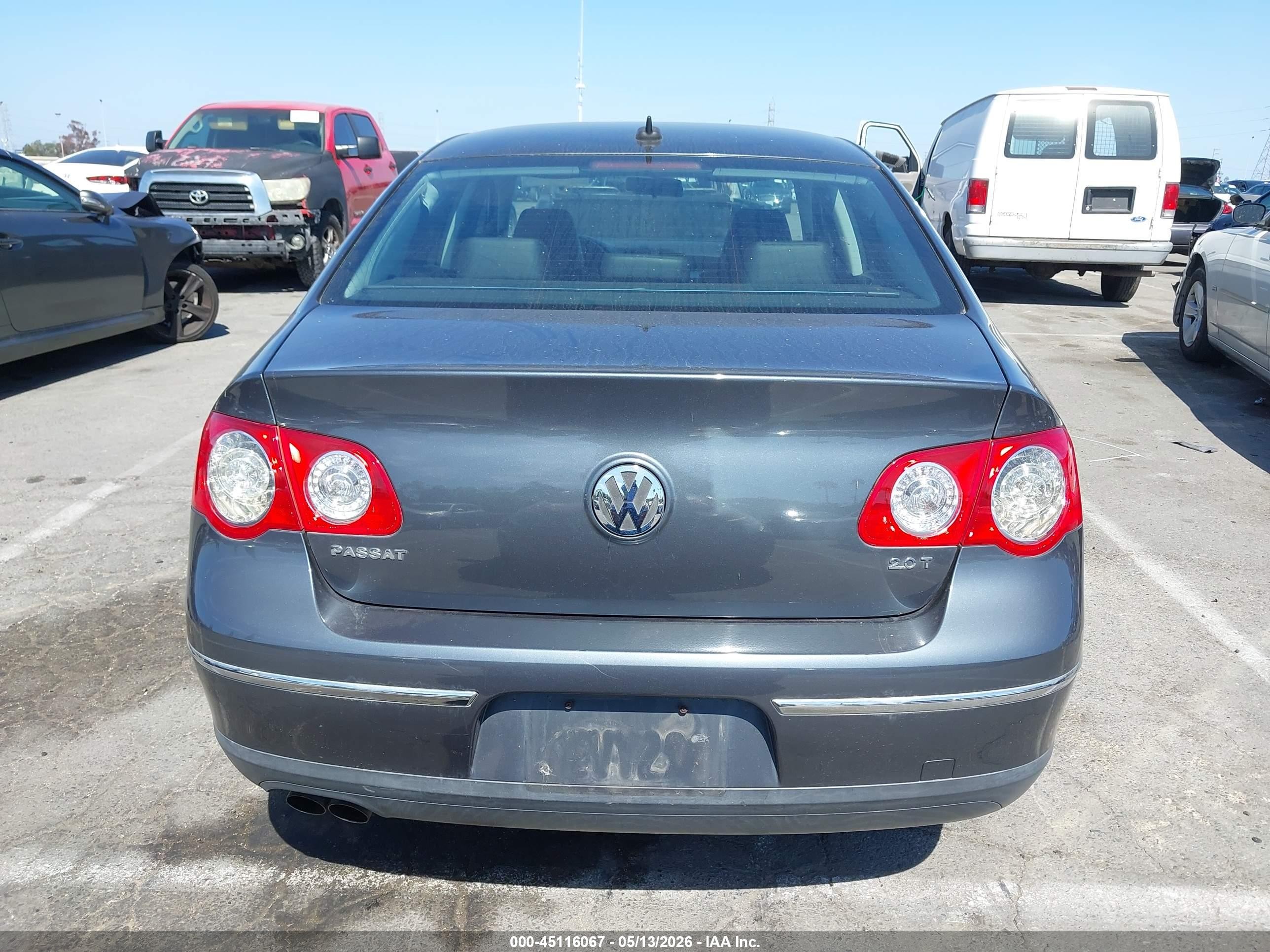 2009 Volkswagen Passat Komfort Gray vin: WVWJK73C19P003085