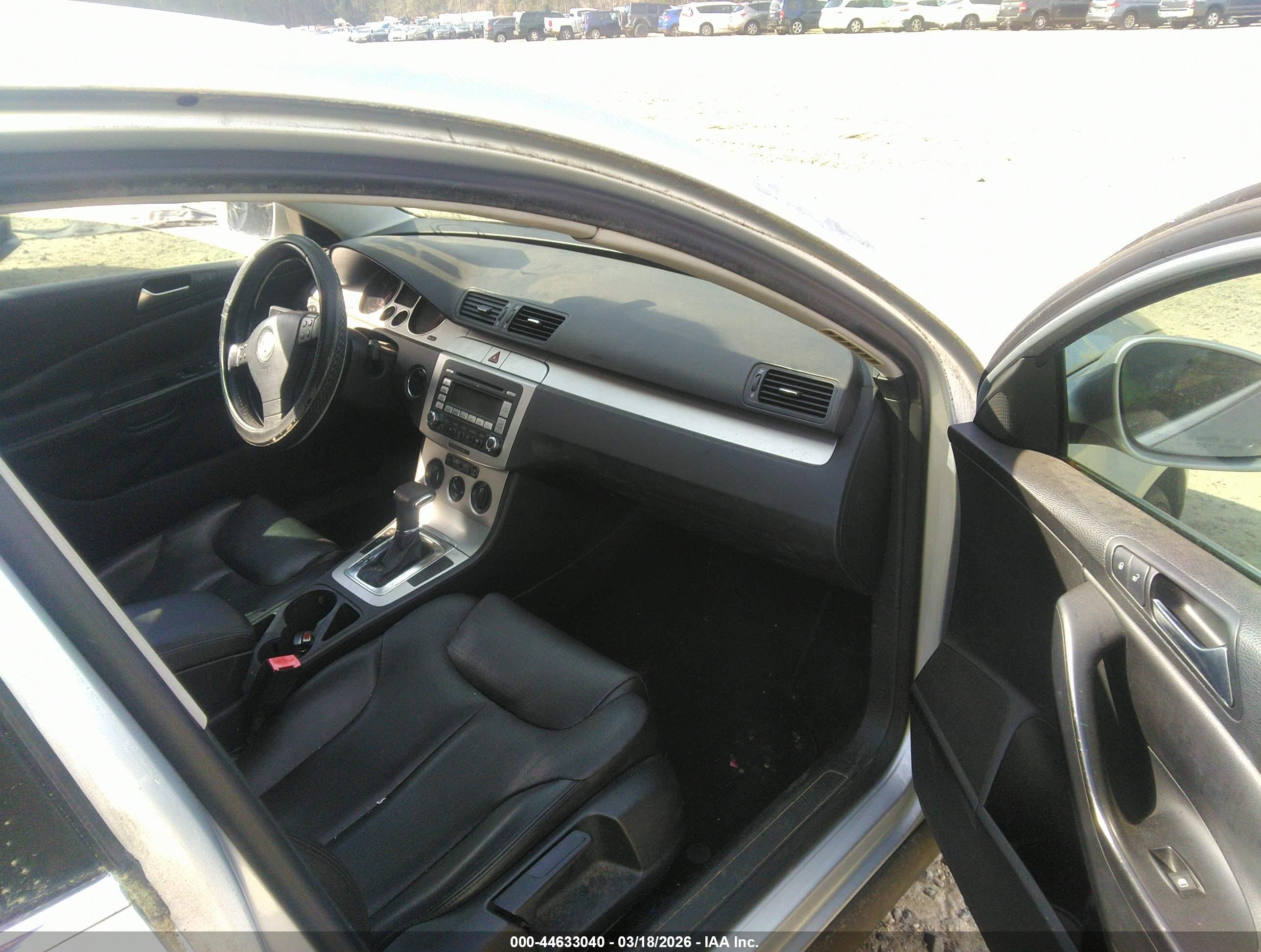 2009 Volkswagen Passat Komfort Silver vin: WVWJK73C19P038435