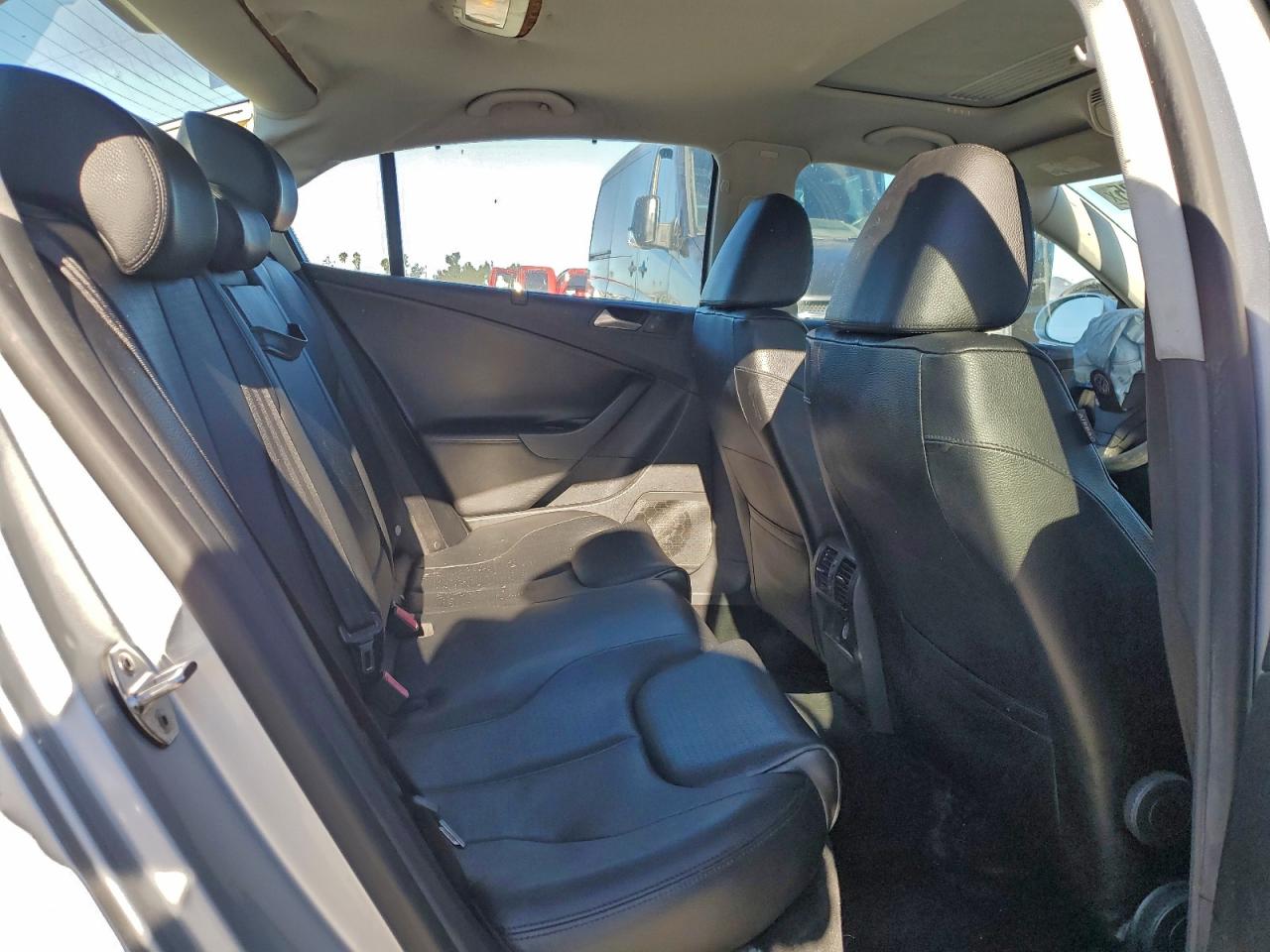2009 Volkswagen Passat Turbo Silver vin: WVWJK73C19P039018