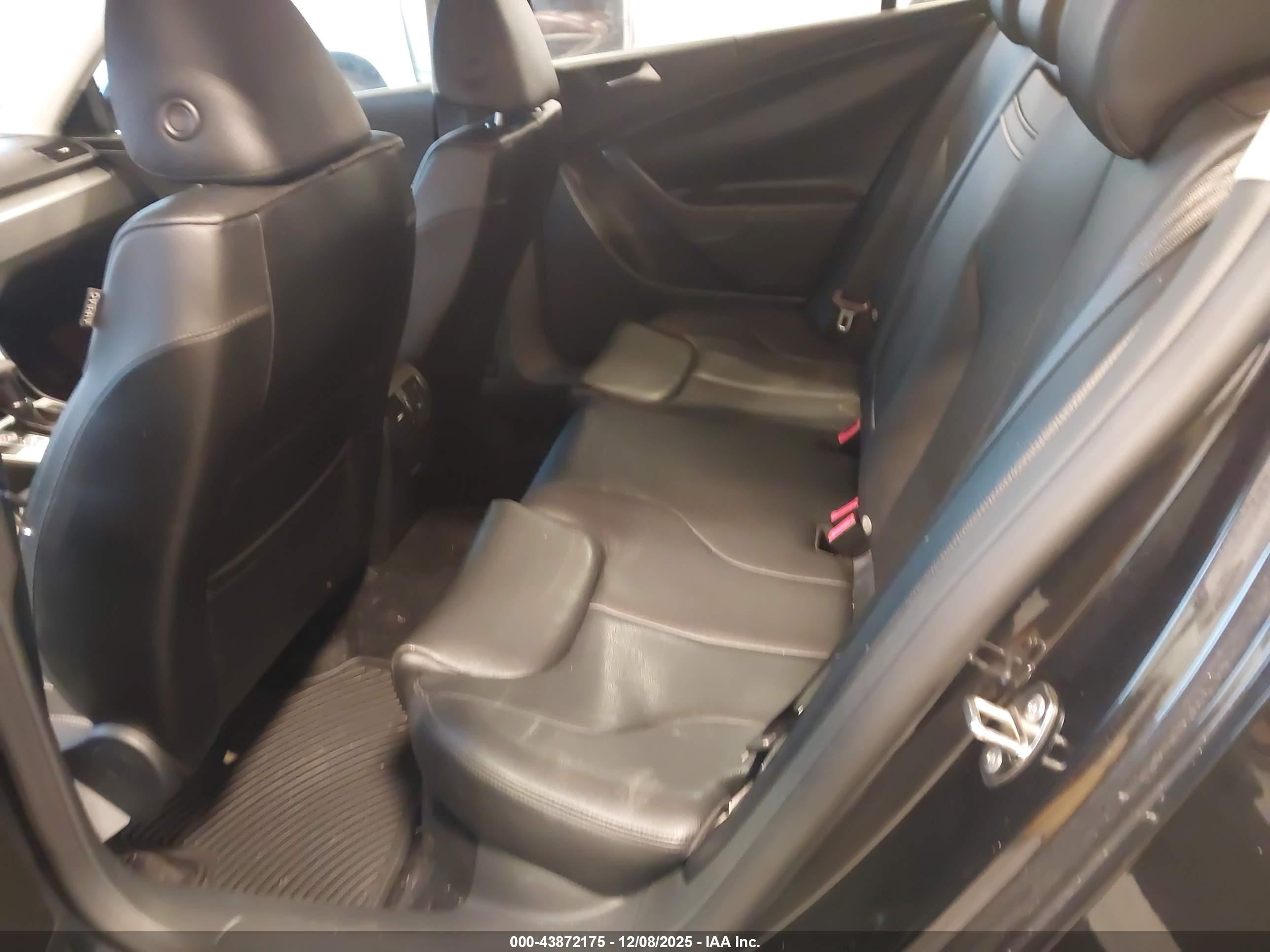 2009 Volkswagen Passat Komfort Black vin: WVWJK73C19P040900