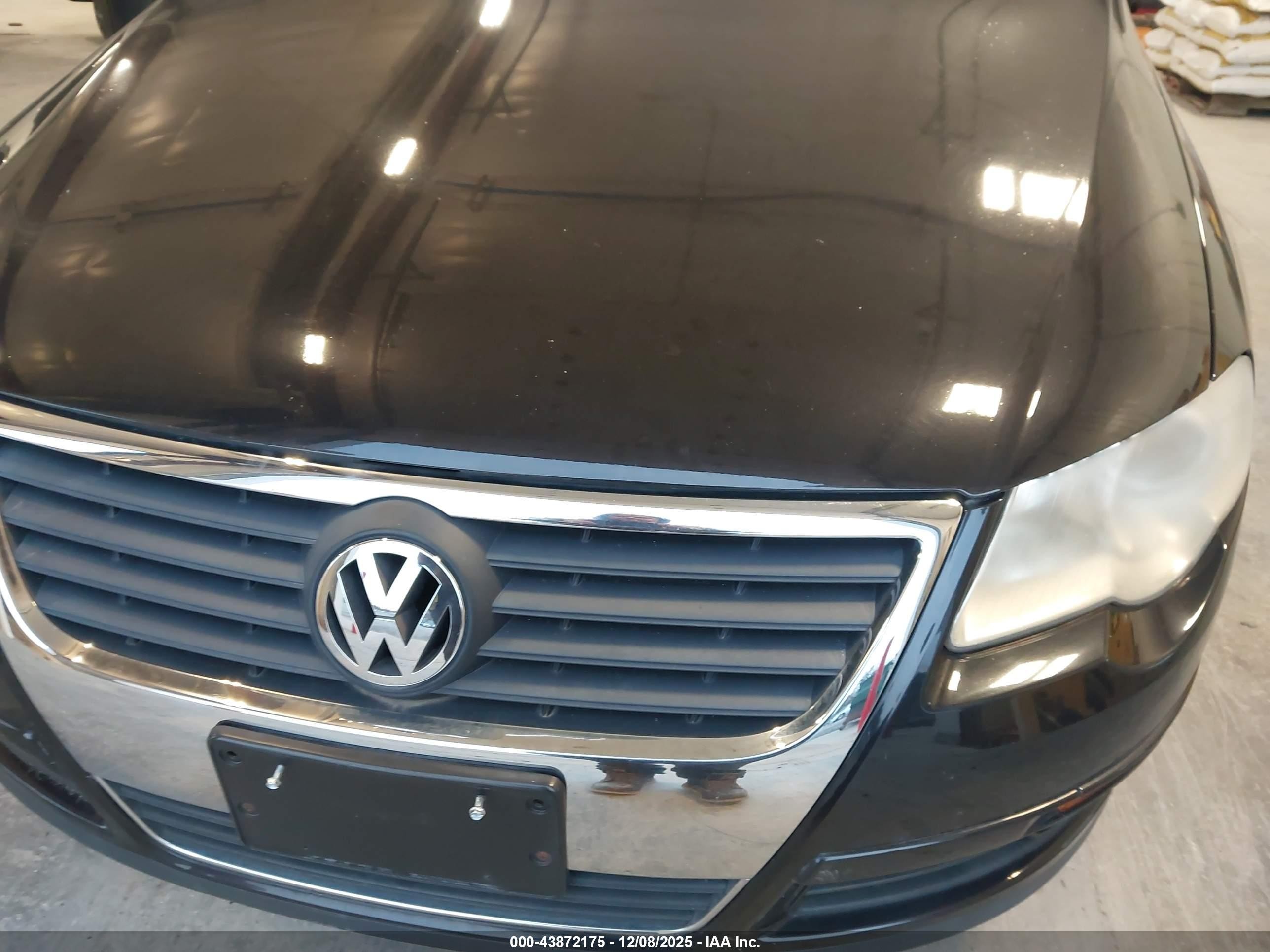 2009 Volkswagen Passat Komfort Black vin: WVWJK73C19P040900