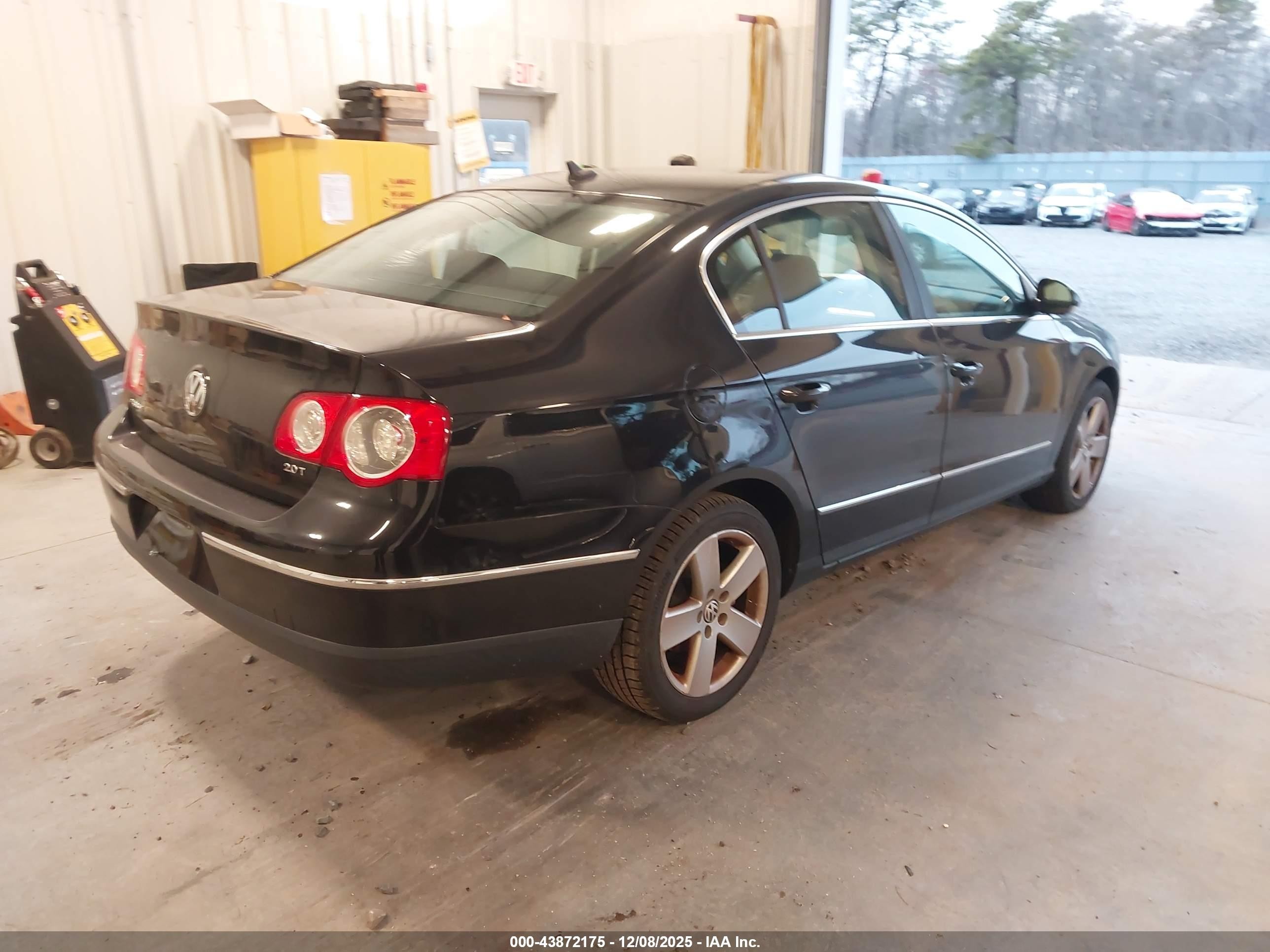 2009 Volkswagen Passat Komfort Black vin: WVWJK73C19P040900