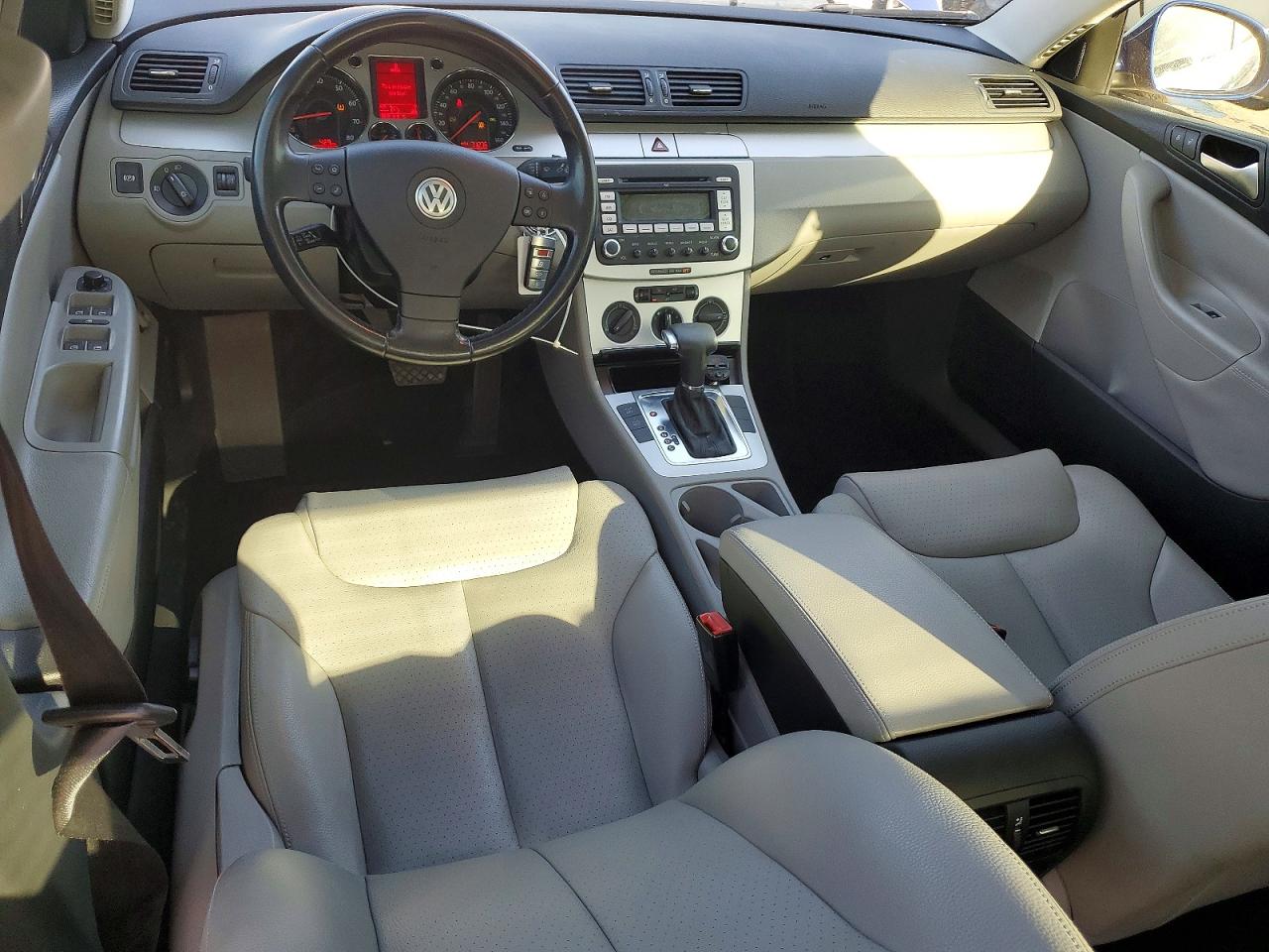 2009 Volkswagen Passat Turbo Синий vin: WVWJK73C19P043926