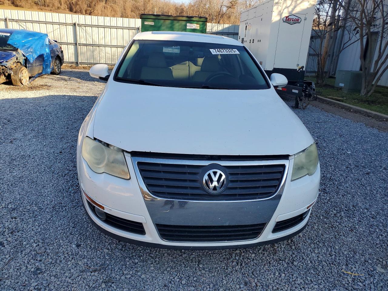 2009 Volkswagen Passat Turbo Белый vin: WVWJK73C19P050231