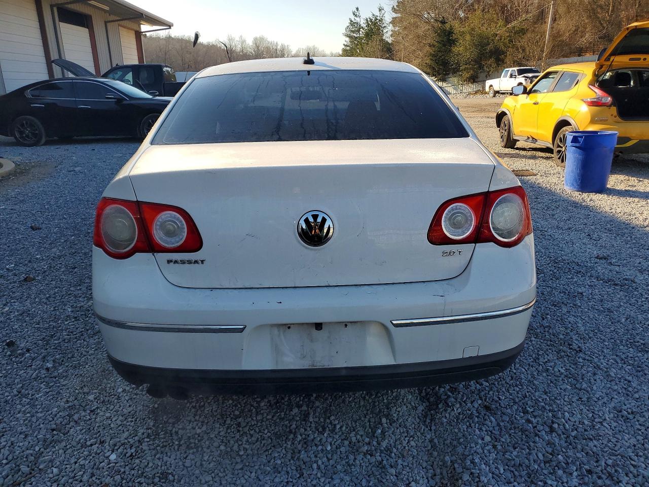 2009 Volkswagen Passat Turbo Белый vin: WVWJK73C19P050231
