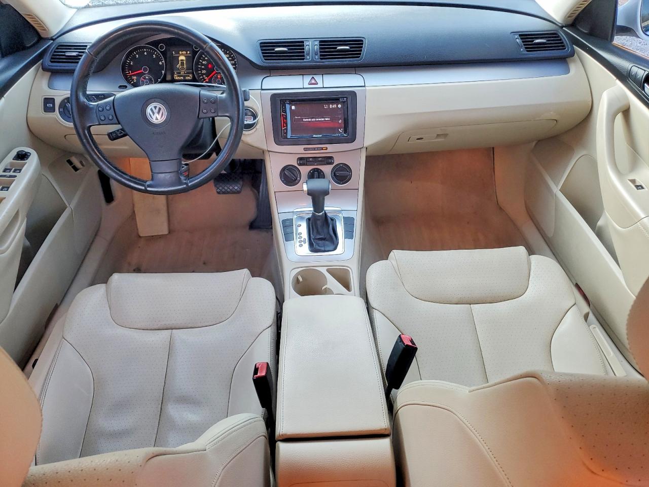 2009 Volkswagen Passat Turbo Белый vin: WVWJK73C19P050231