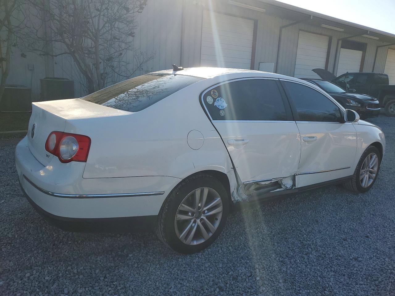 2009 Volkswagen Passat Turbo Белый vin: WVWJK73C19P050231