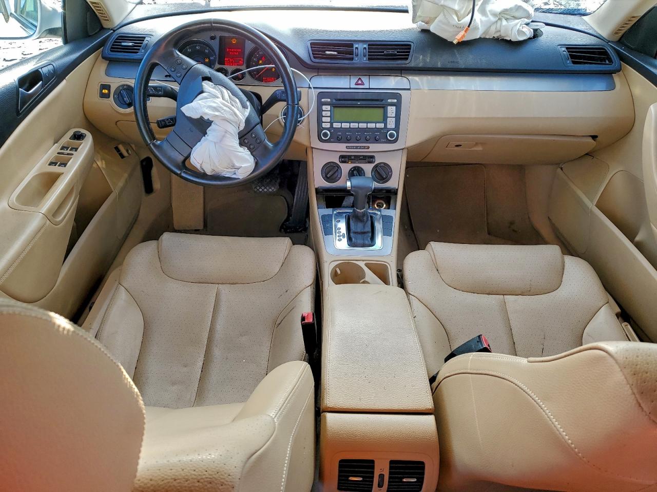 2009 Volkswagen Passat Turbo White vin: WVWJK73C29P014323