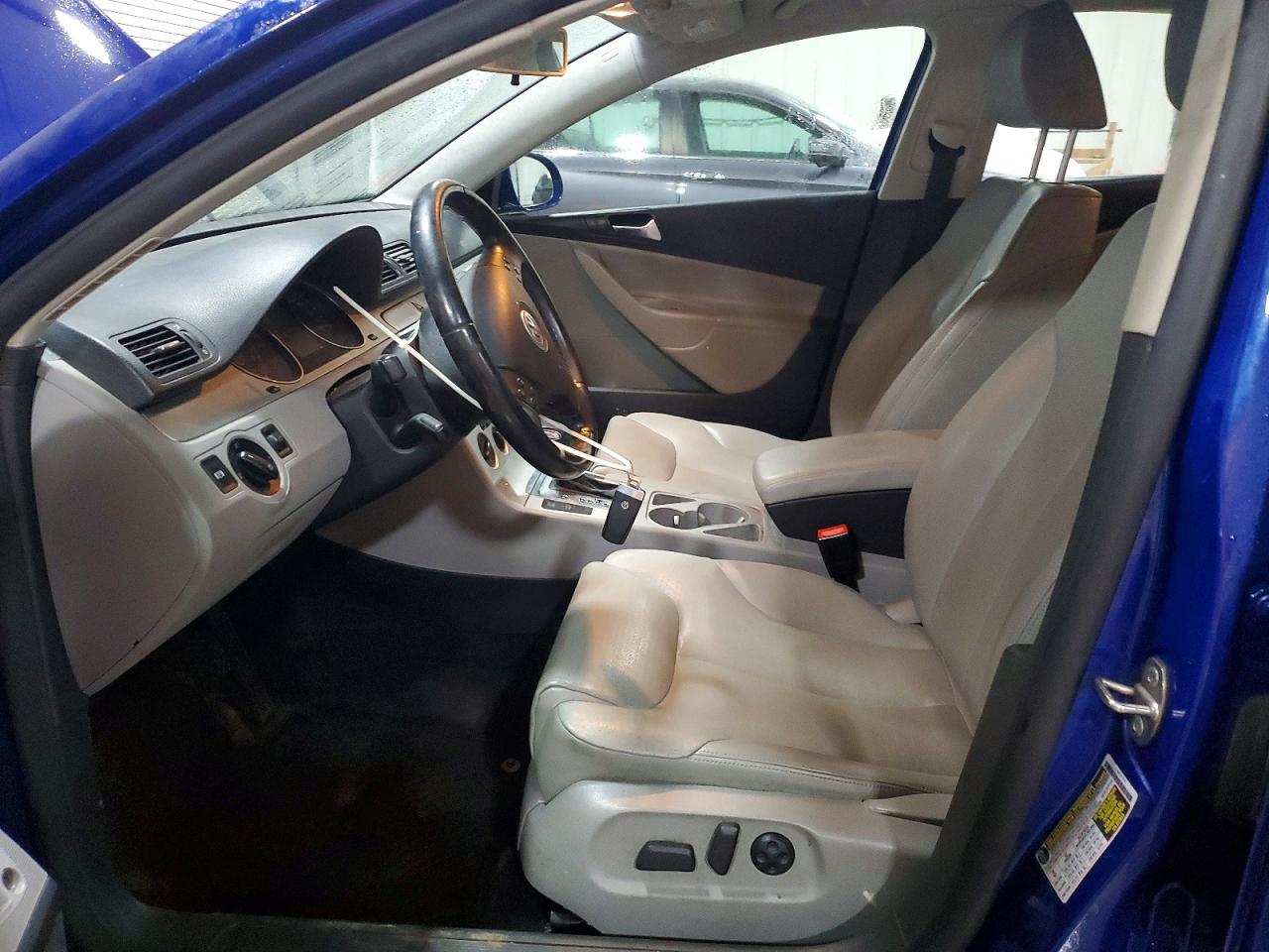 2009 Volkswagen Passat Turbo Blue vin: WVWJK73C29P052974