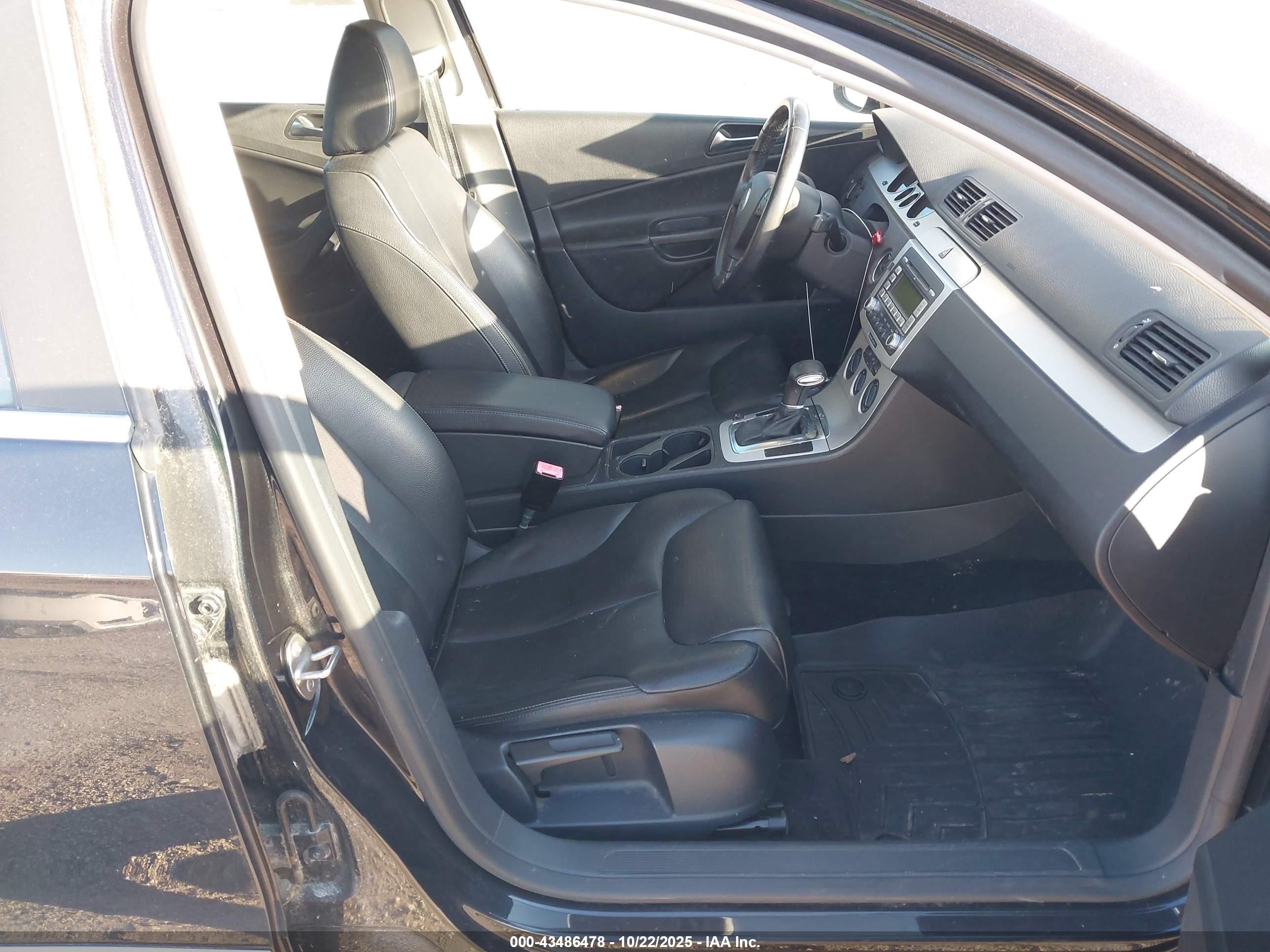 2009 Volkswagen Passat Komfort Черный vin: WVWJK73C39P001872