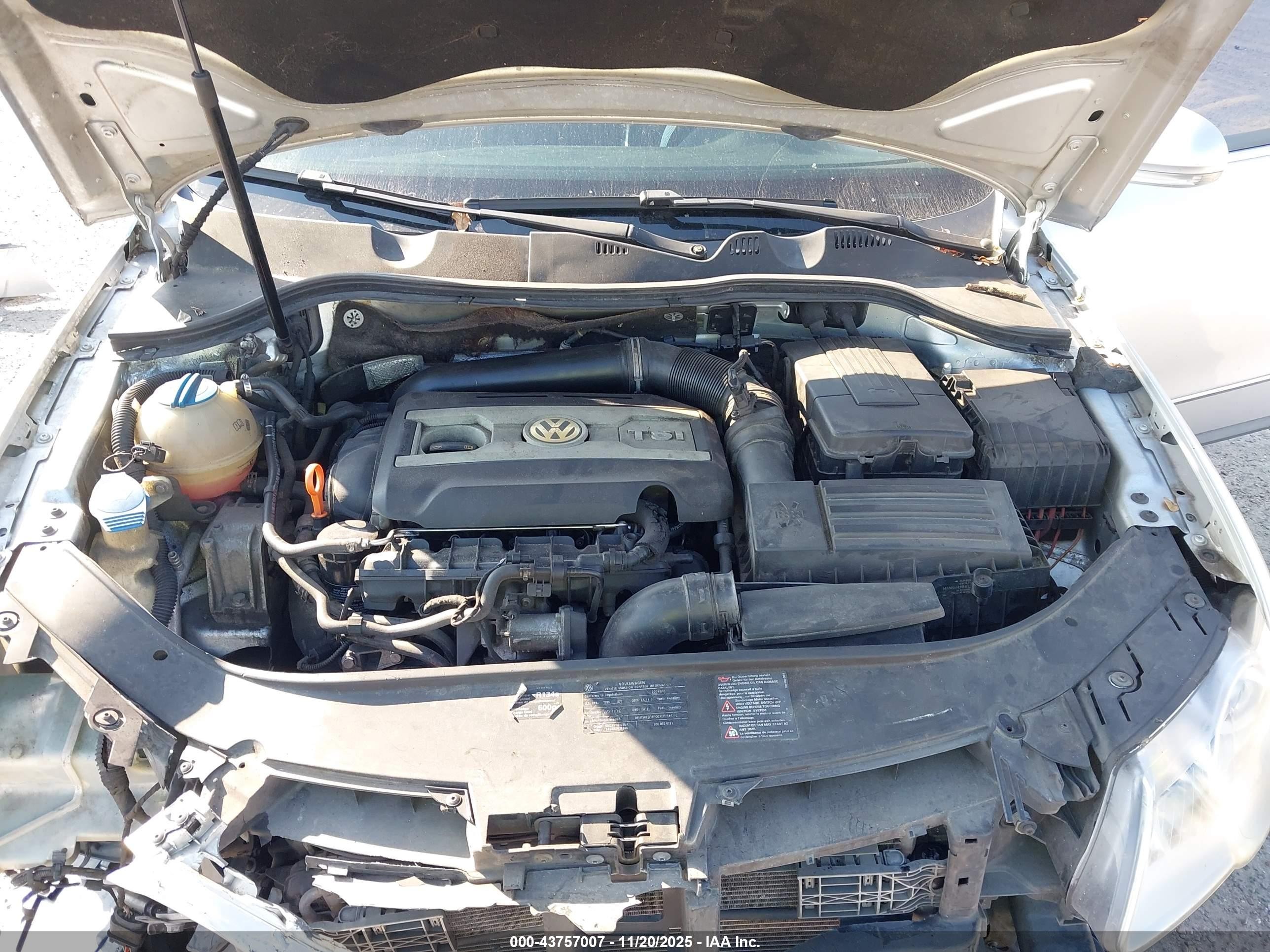 2009 Volkswagen Passat Komfort Серебряный vin: WVWJK73C39P041501
