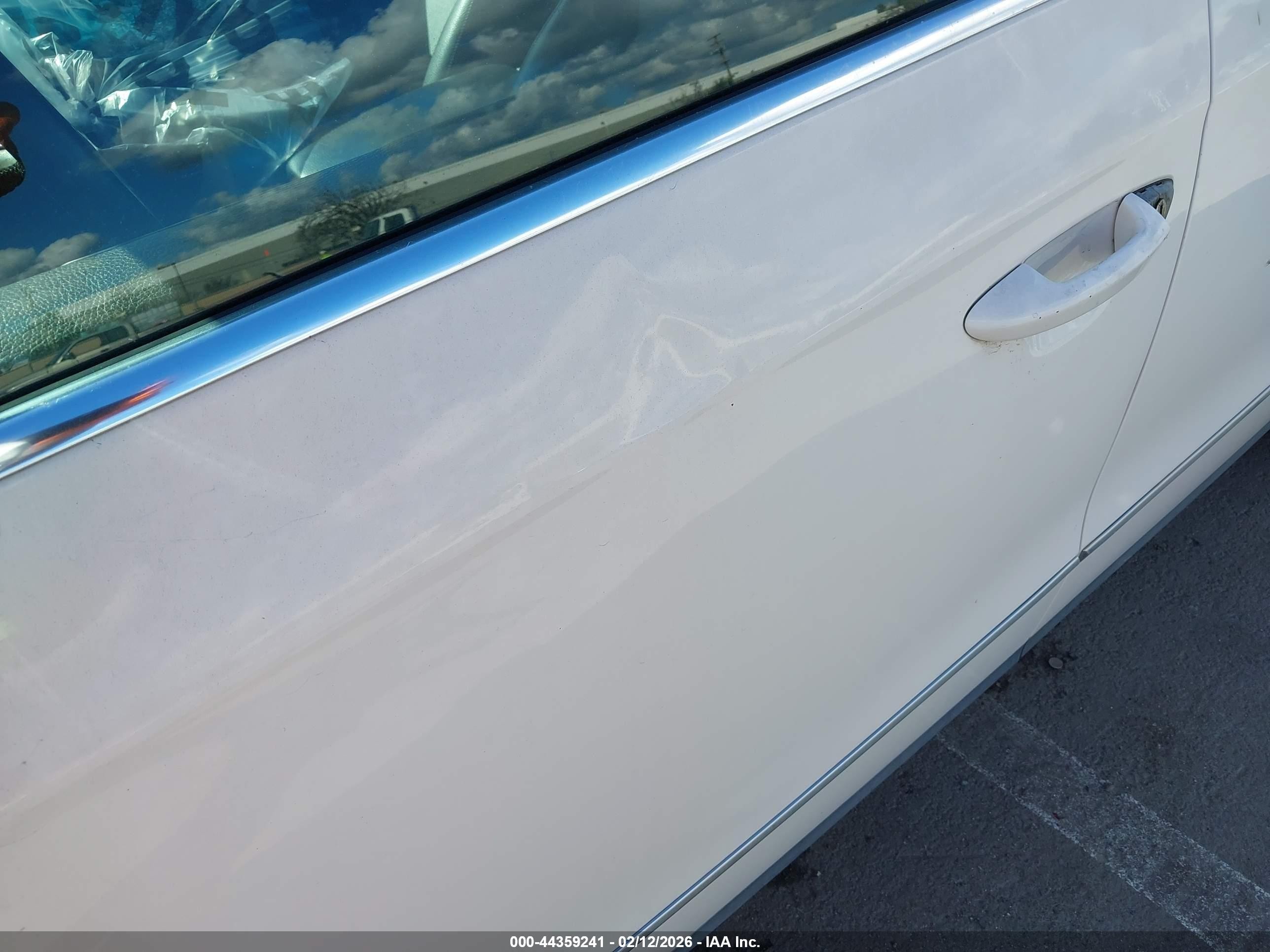 2009 Volkswagen Passat Komfort White vin: WVWJK73C49P034962