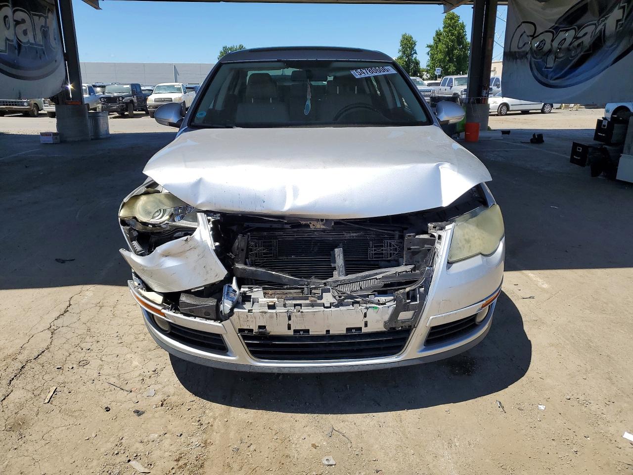 2009 Volkswagen Passat Turbo Silver vin: WVWJK73C49P043144