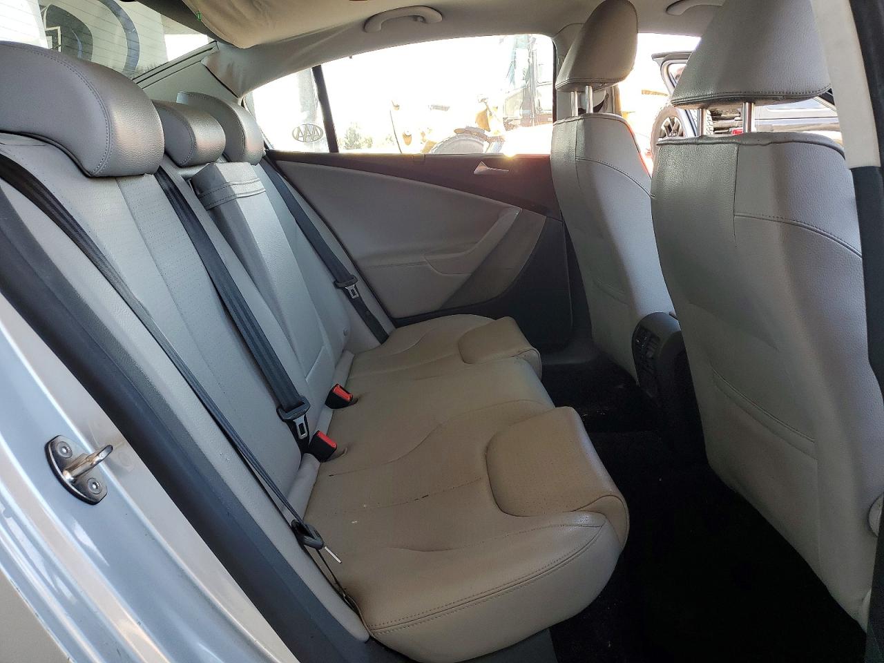 2009 Volkswagen Passat Turbo Silver vin: WVWJK73C49P043144