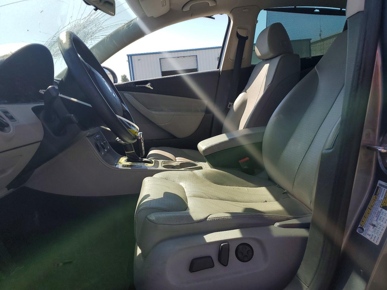 2008 Volkswagen Passat Turbo Silver vin: WVWJK73C58P104550