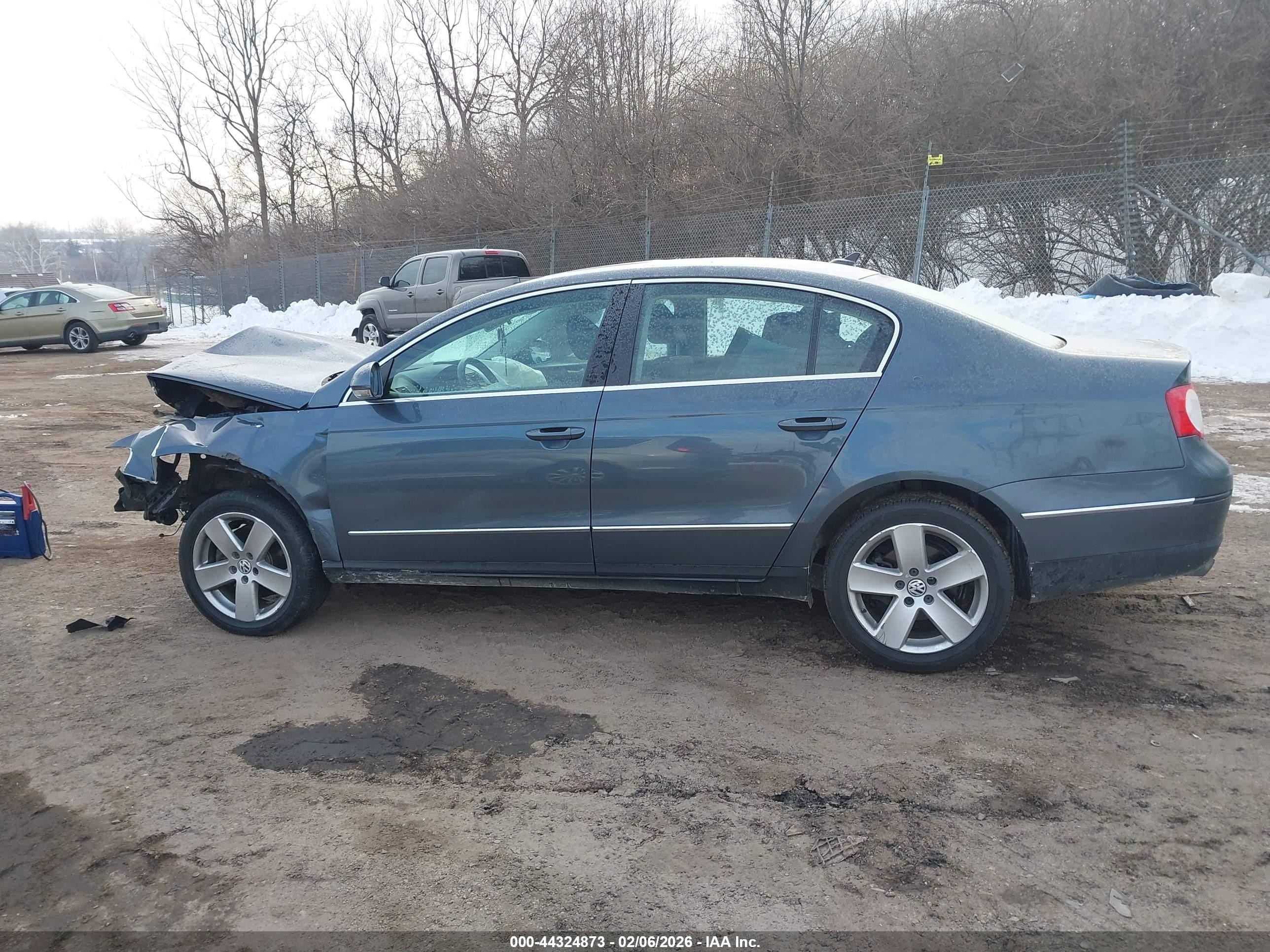 2009 Volkswagen Passat Komfort Gray vin: WVWJK73C59P025994