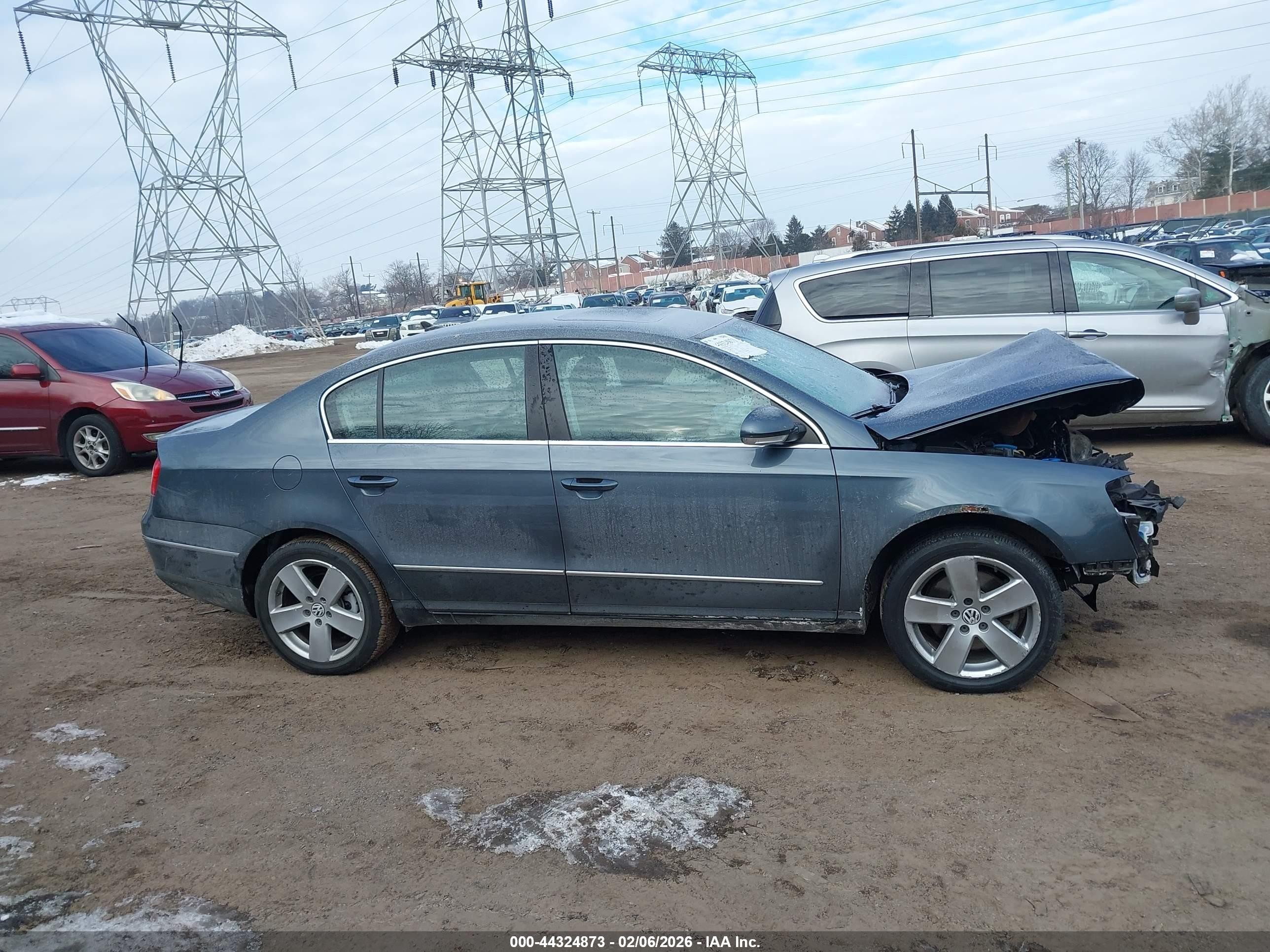 2009 Volkswagen Passat Komfort Gray vin: WVWJK73C59P025994