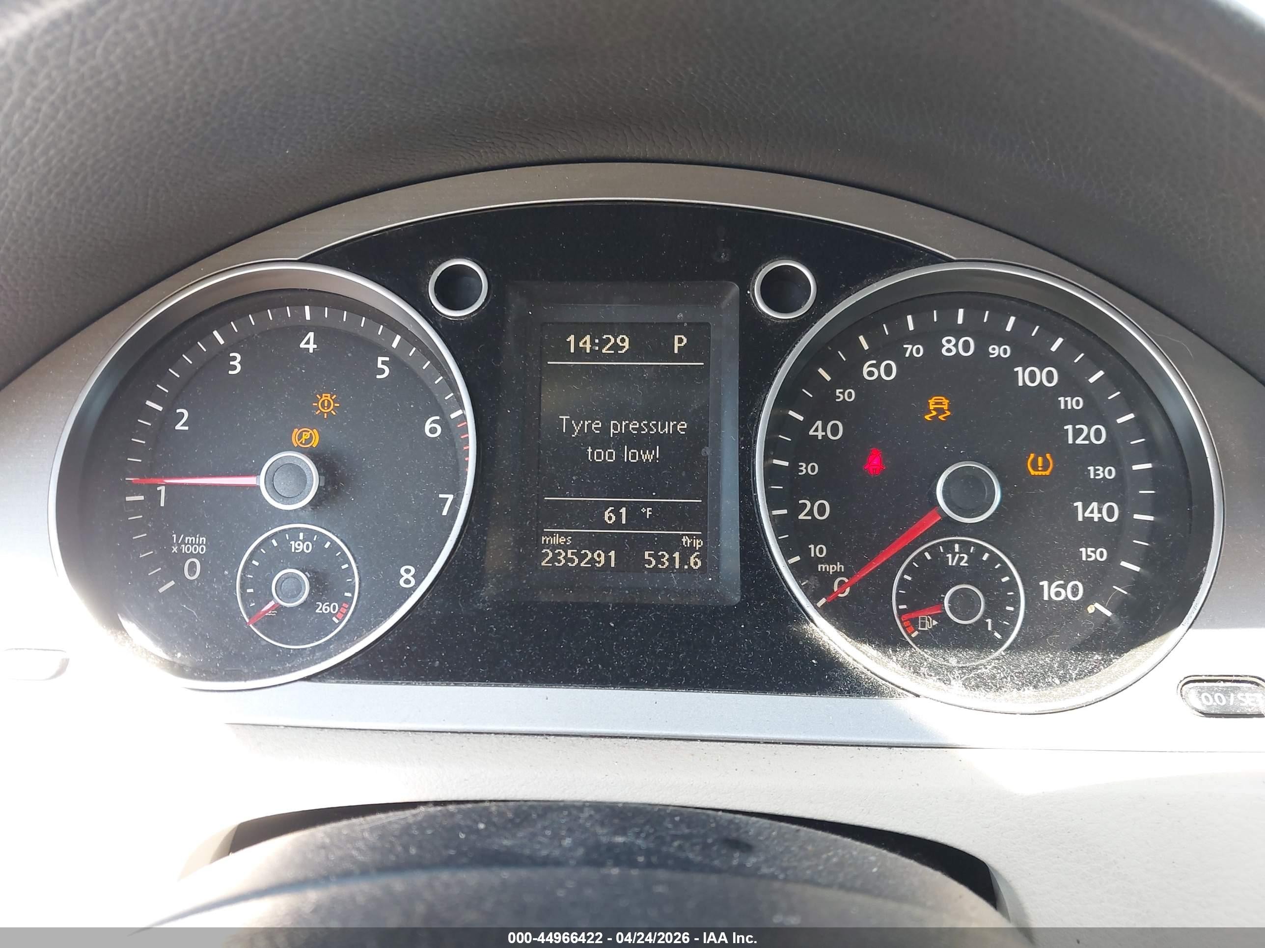 2009 Volkswagen Passat Komfort Black vin: WVWJK73C59P050376
