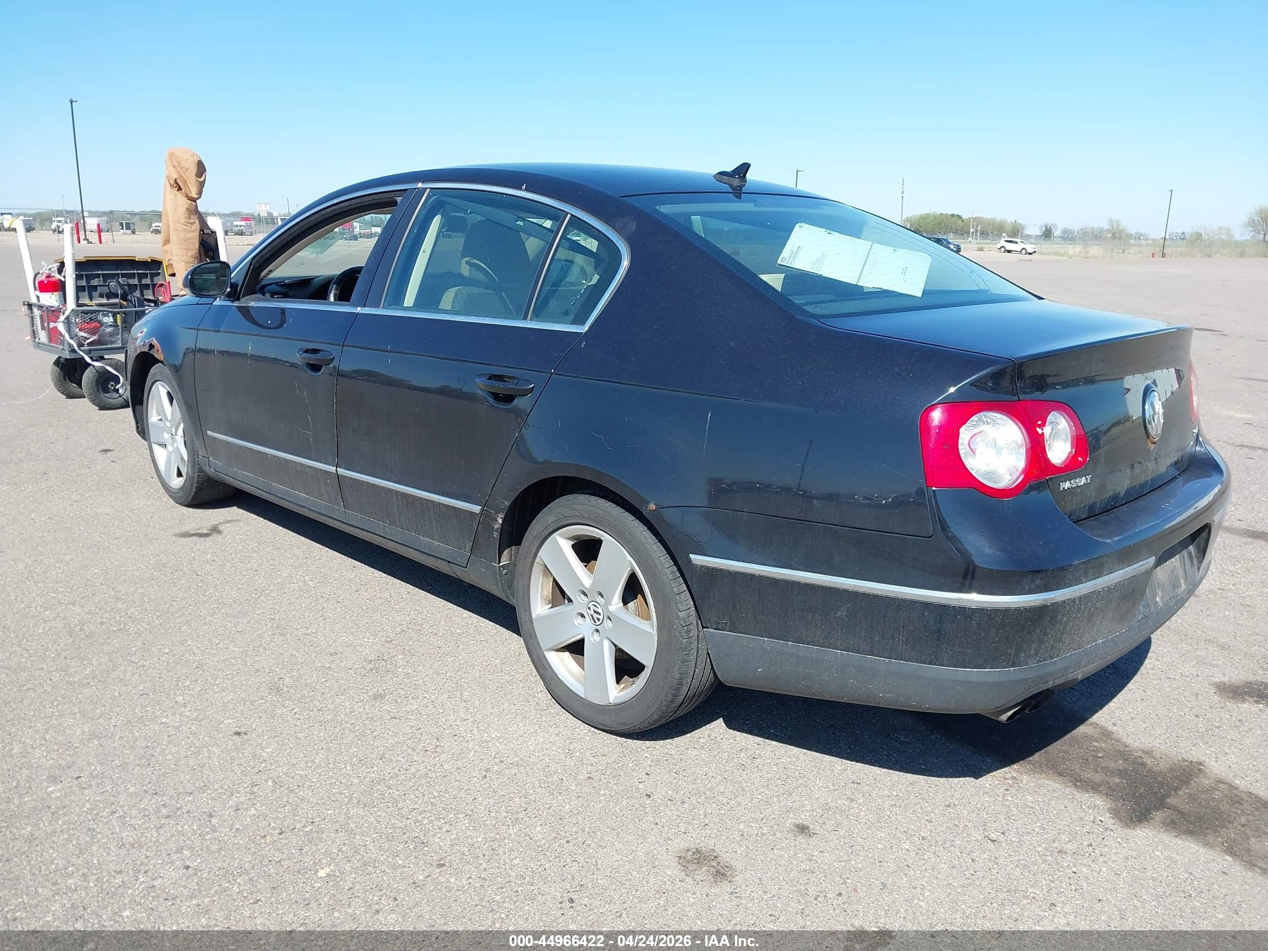 2009 Volkswagen Passat Komfort Black vin: WVWJK73C59P050376