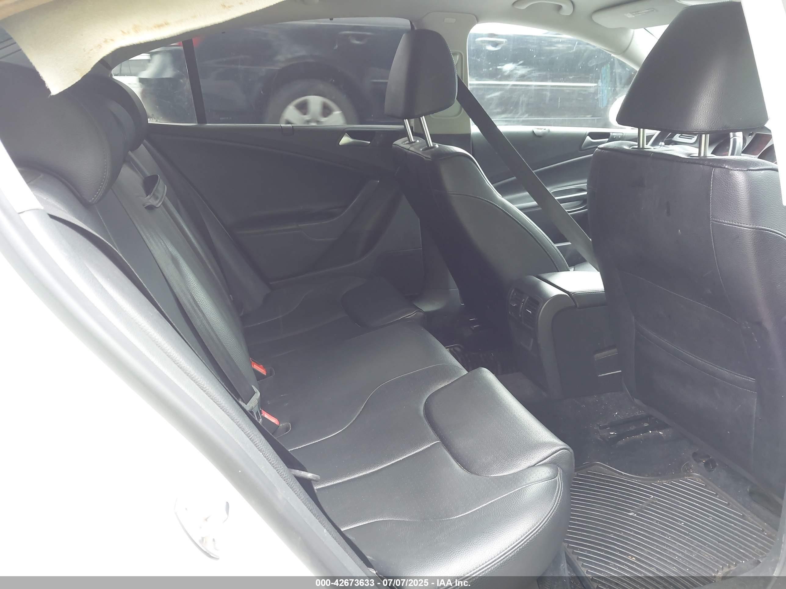 2009 Volkswagen Passat Komfort White vin: WVWJK73C69P018164