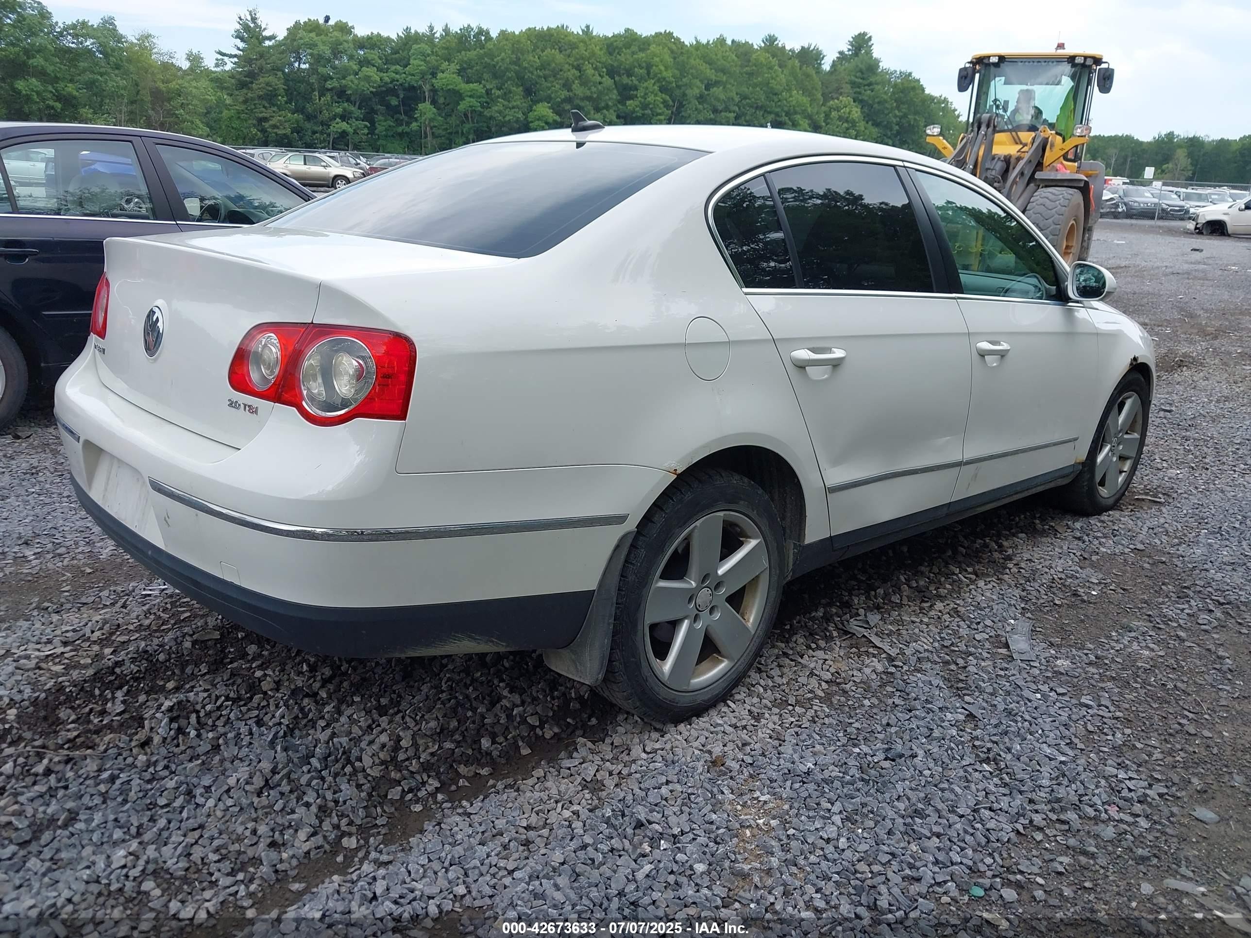 2009 Volkswagen Passat Komfort White vin: WVWJK73C69P018164