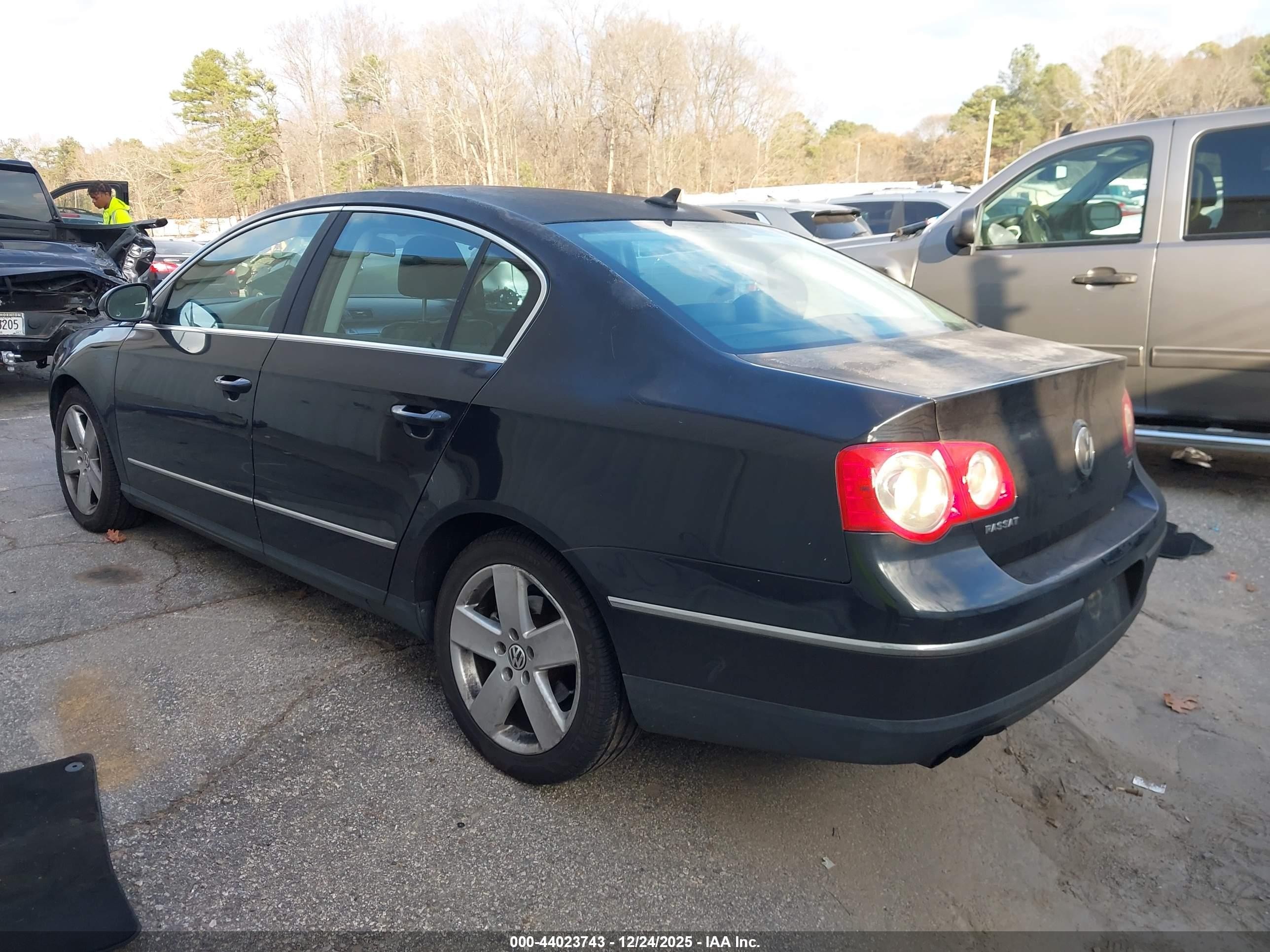 2009 Volkswagen Passat Komfort Blue vin: WVWJK73C69P038916