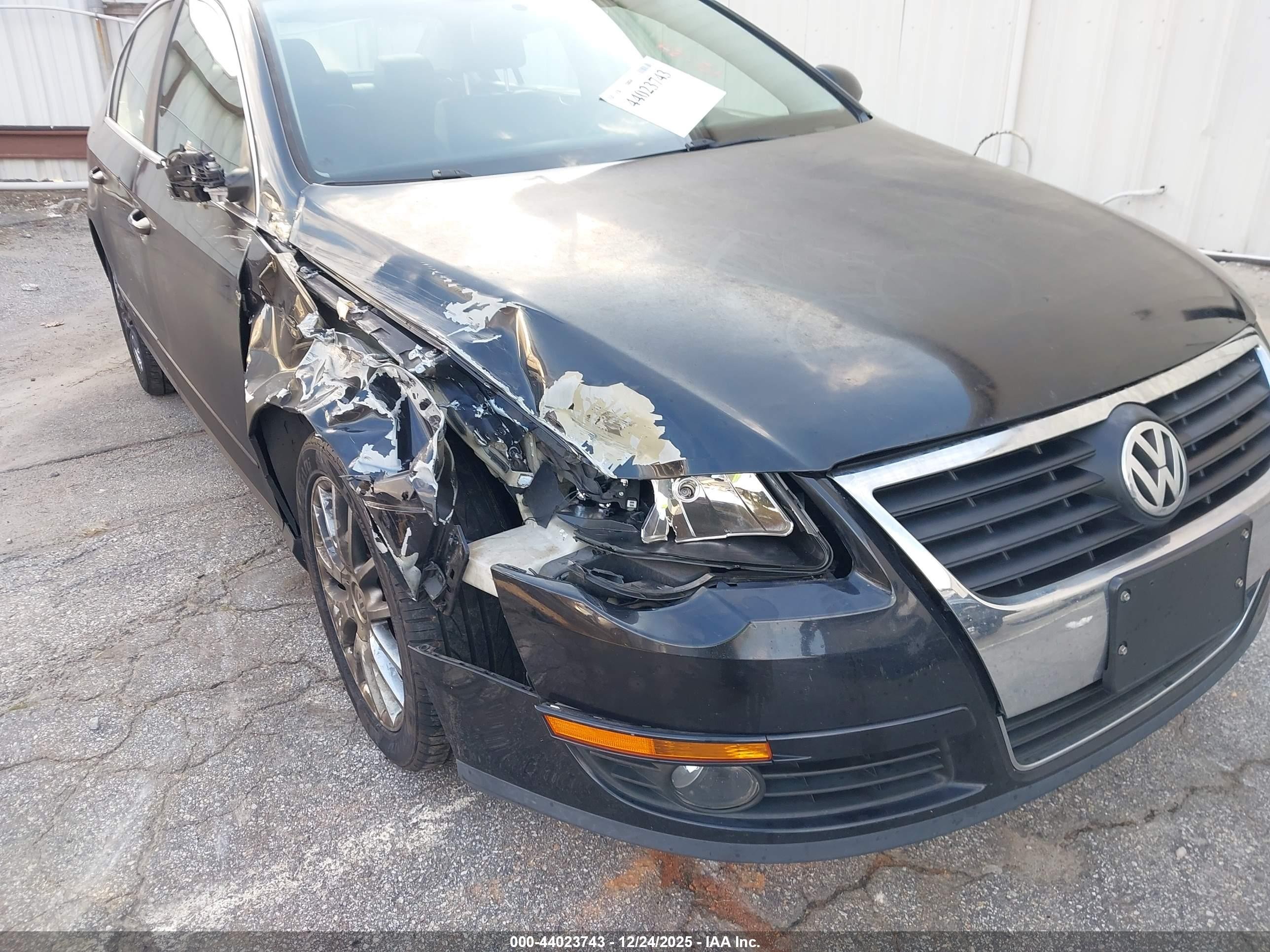 2009 Volkswagen Passat Komfort Blue vin: WVWJK73C69P038916