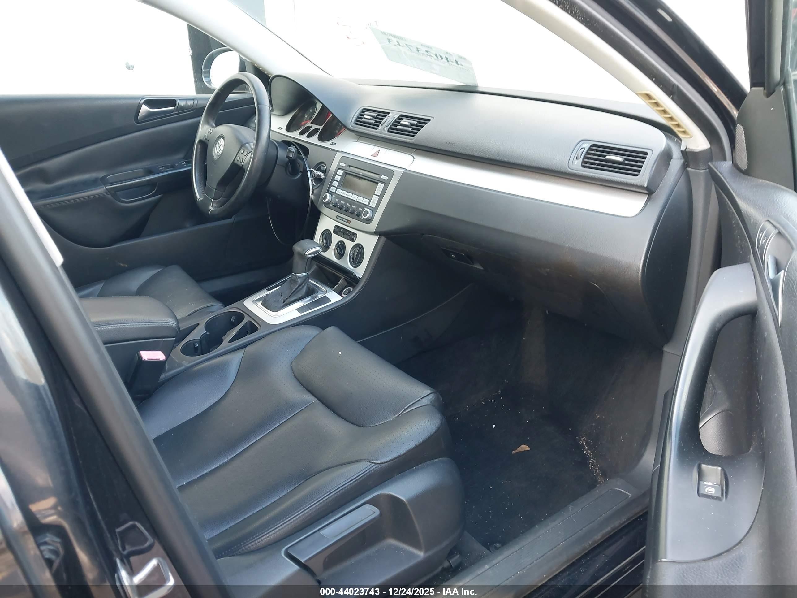 2009 Volkswagen Passat Komfort Blue vin: WVWJK73C69P038916