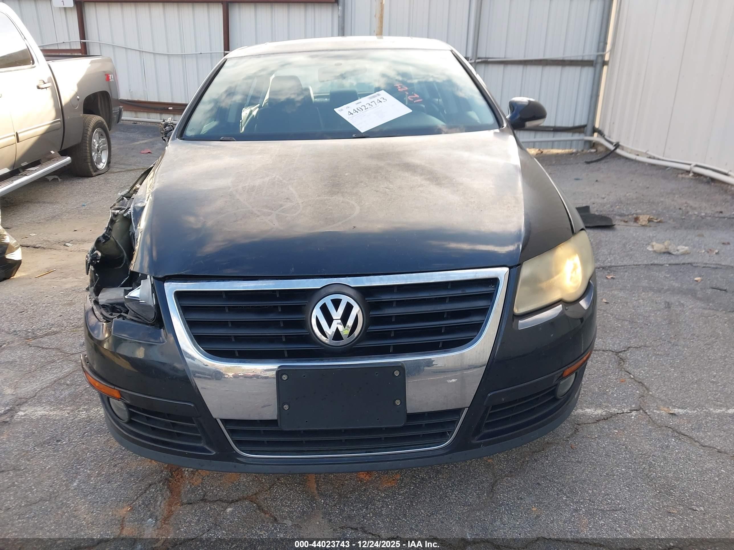 2009 Volkswagen Passat Komfort Blue vin: WVWJK73C69P038916