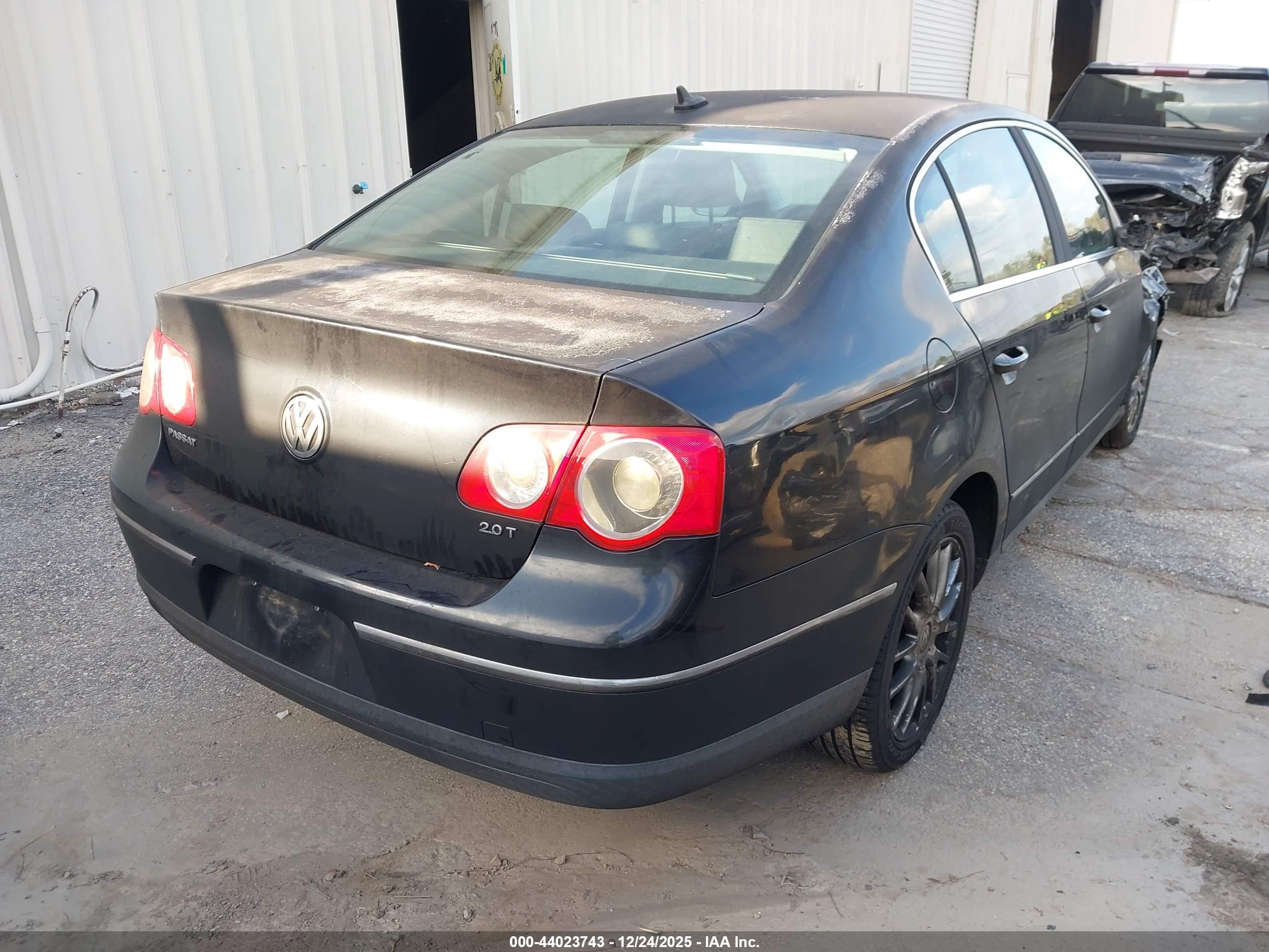 2009 Volkswagen Passat Komfort Blue vin: WVWJK73C69P038916