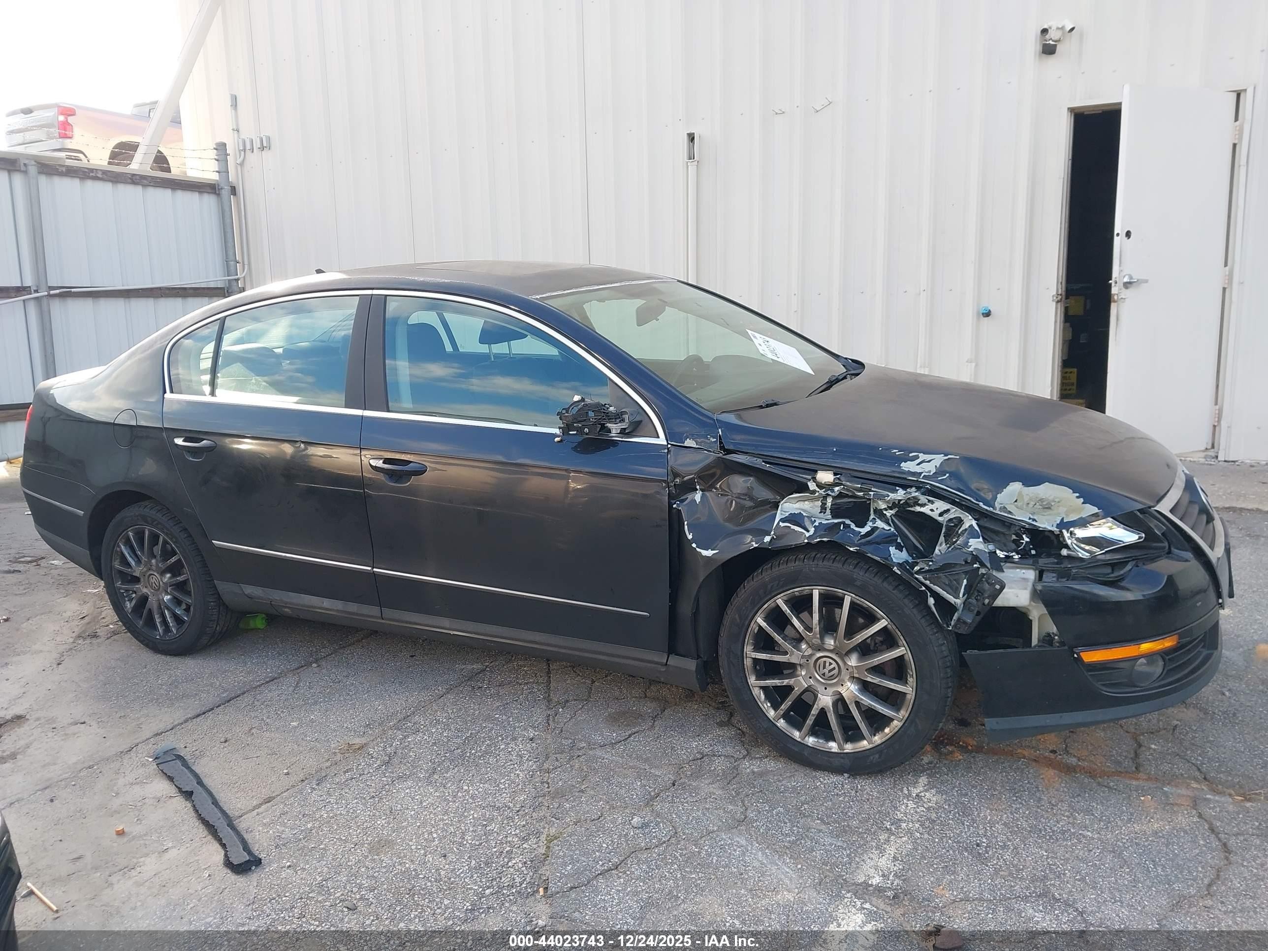 2009 Volkswagen Passat Komfort Blue vin: WVWJK73C69P038916