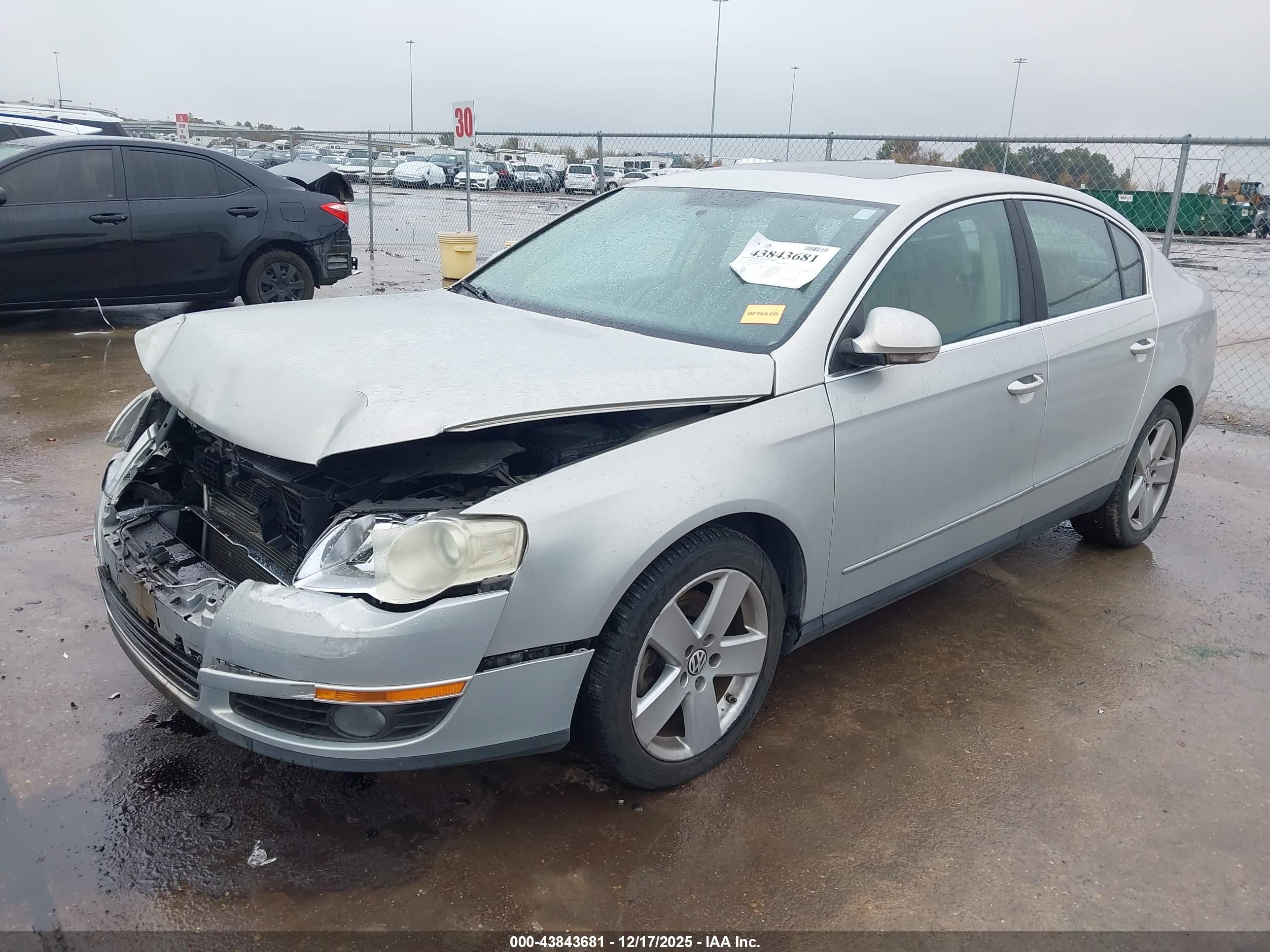2009 Volkswagen Passat Komfort Silver vin: WVWJK73C69P040536