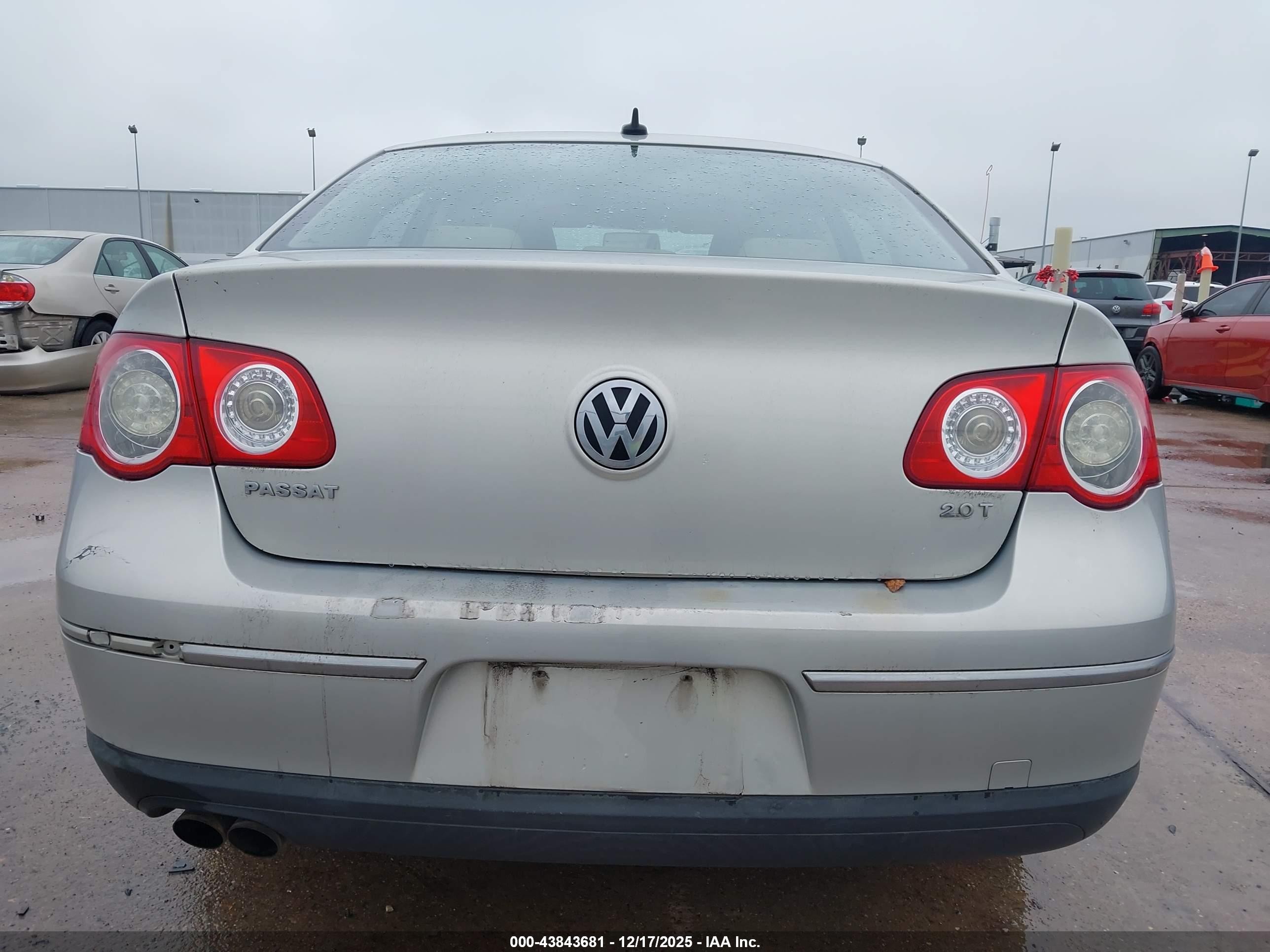 2009 Volkswagen Passat Komfort Silver vin: WVWJK73C69P040536