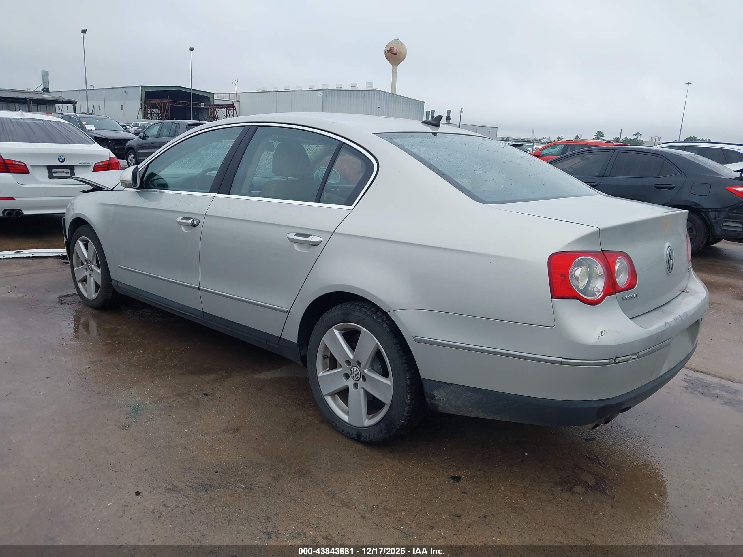 2009 Volkswagen Passat Komfort Silver vin: WVWJK73C69P040536