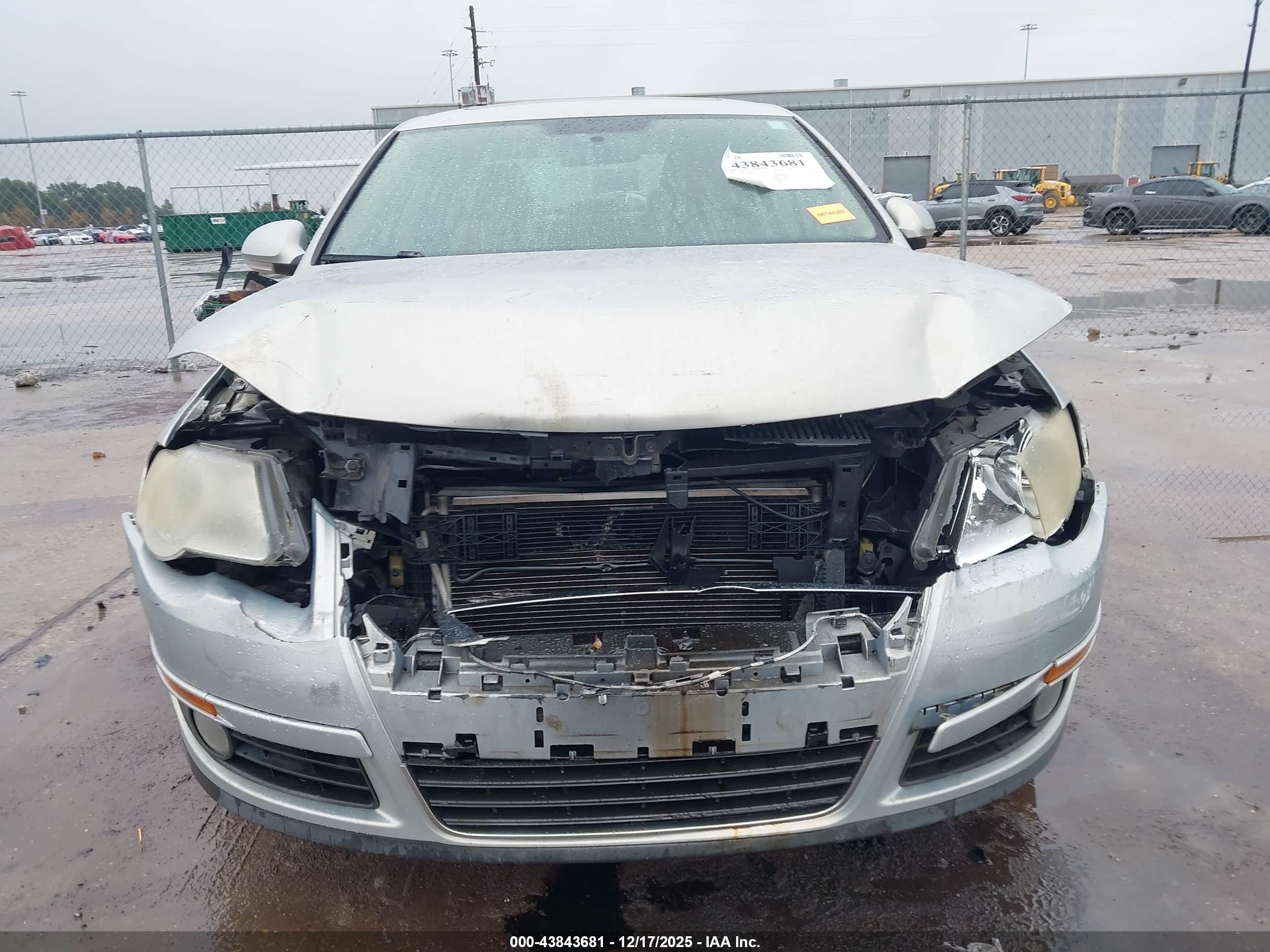2009 Volkswagen Passat Komfort Silver vin: WVWJK73C69P040536