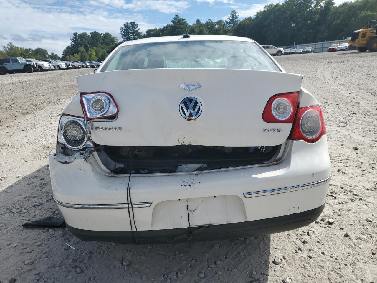 2009 Volkswagen Passat Turbo White vin: WVWJK73C69P047860