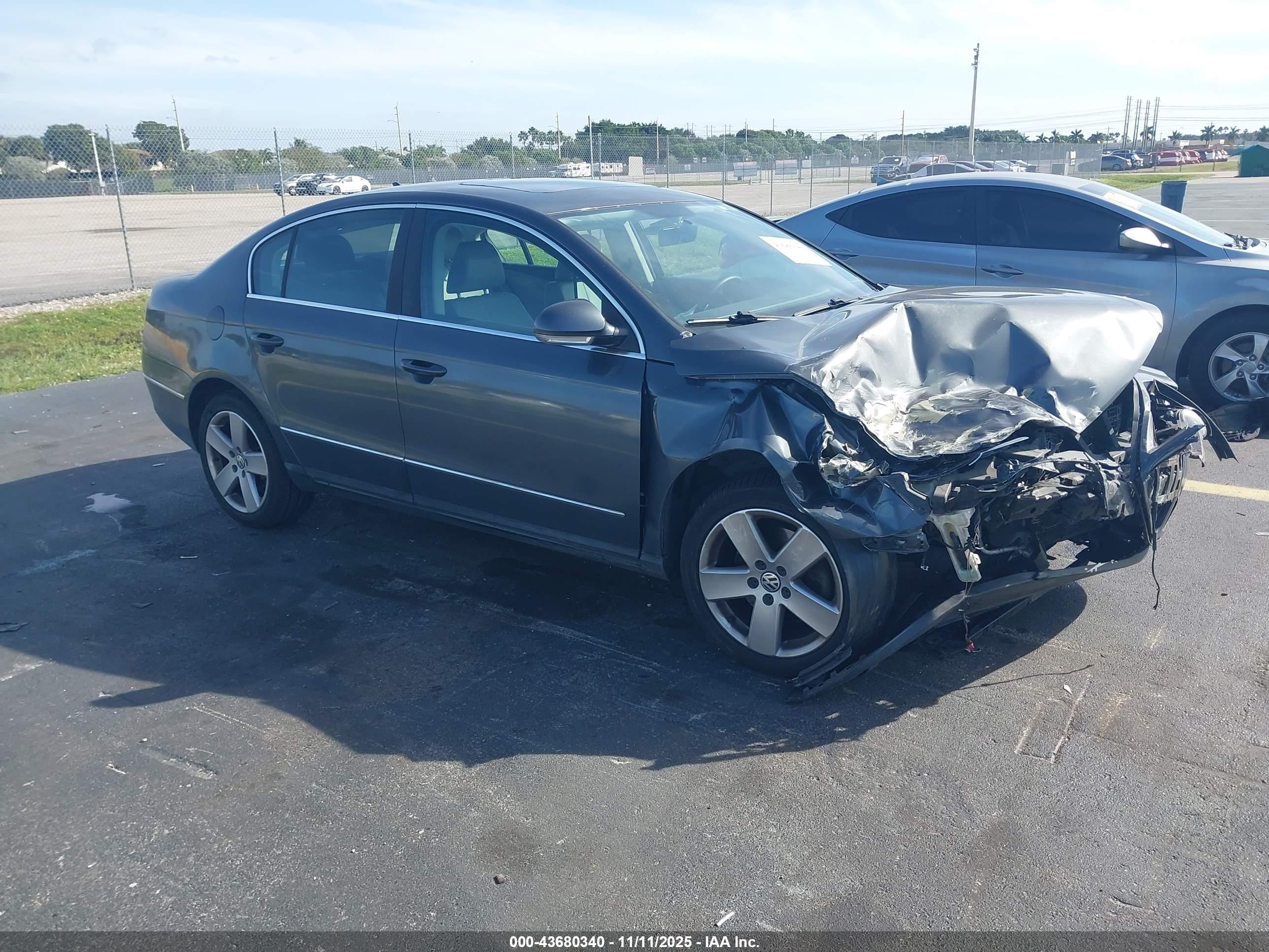 2009 Volkswagen Passat Komfort Серый vin: WVWJK73C69P055392