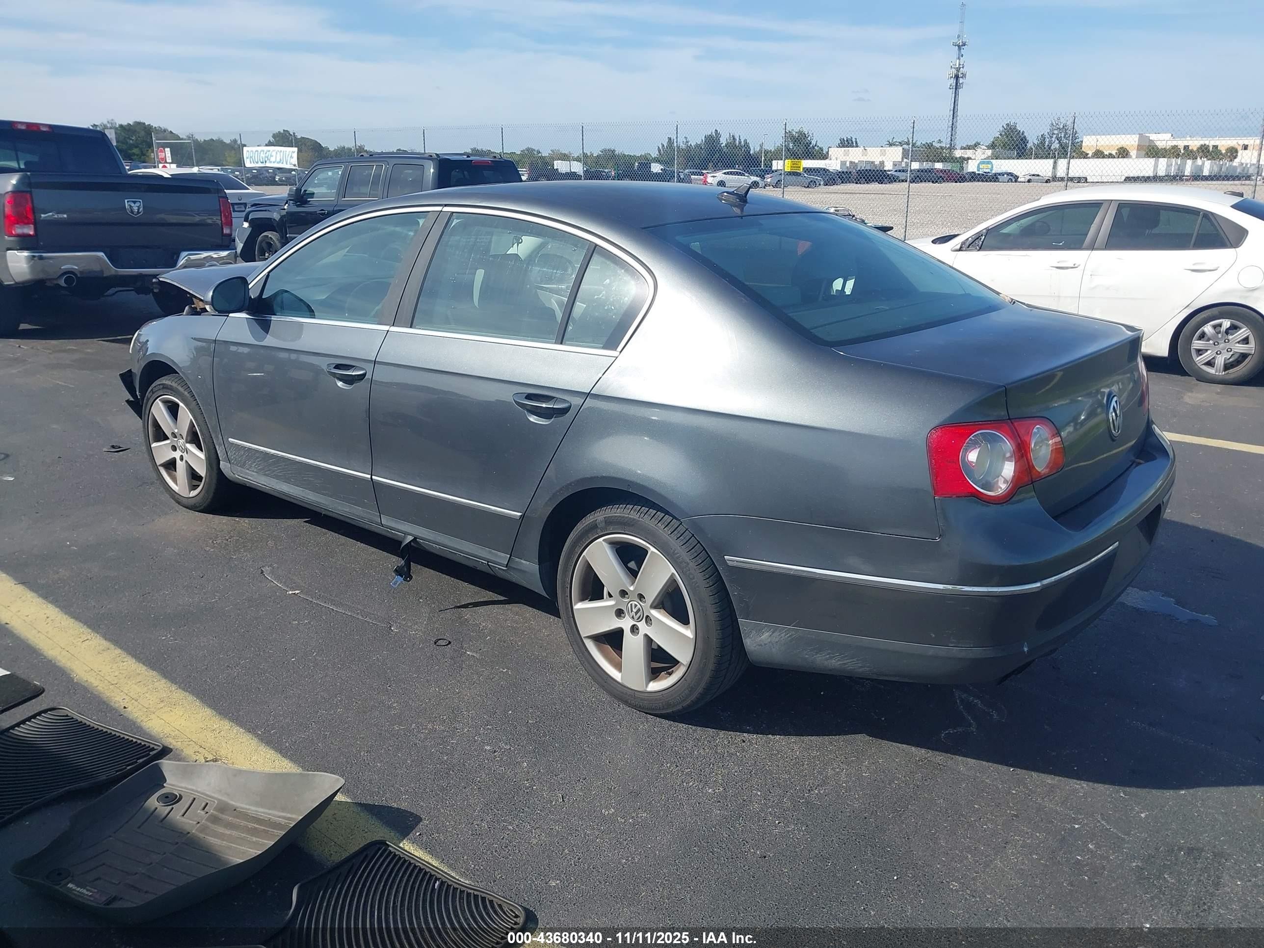 2009 Volkswagen Passat Komfort Серый vin: WVWJK73C69P055392