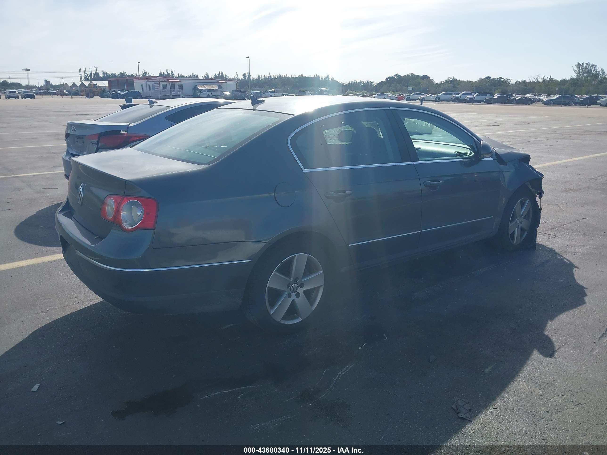 2009 Volkswagen Passat Komfort Серый vin: WVWJK73C69P055392