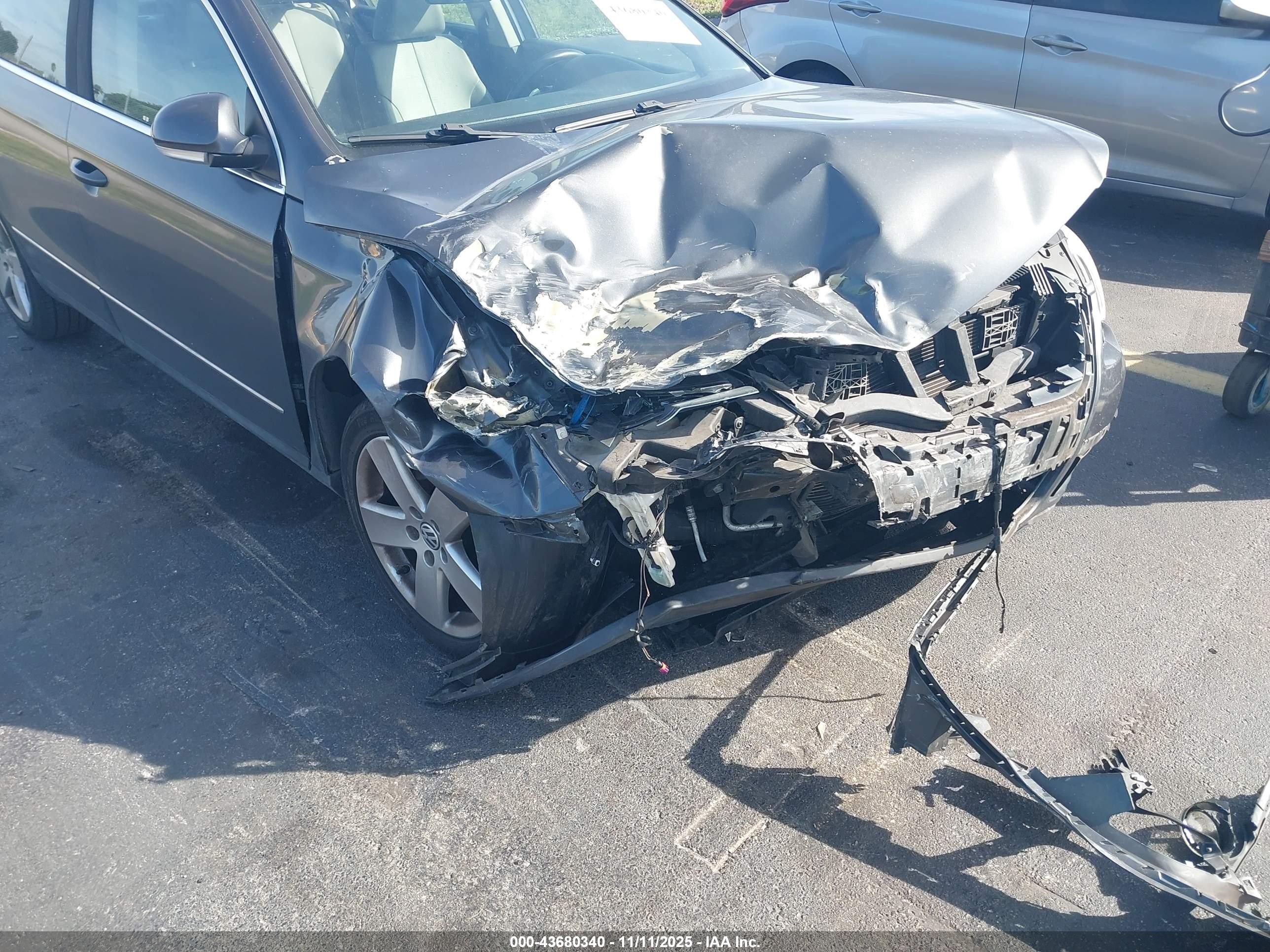2009 Volkswagen Passat Komfort Серый vin: WVWJK73C69P055392
