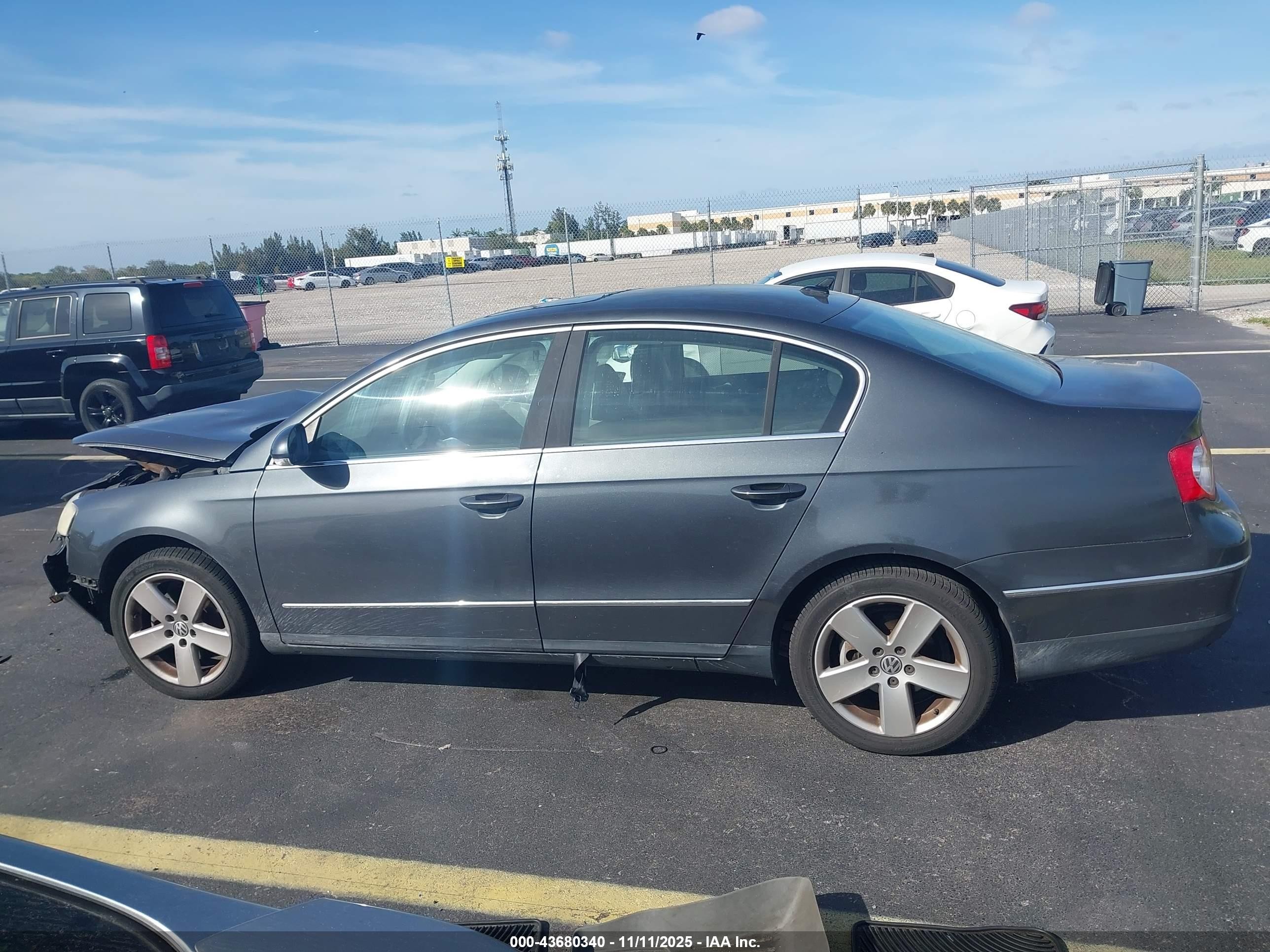 2009 Volkswagen Passat Komfort Серый vin: WVWJK73C69P055392