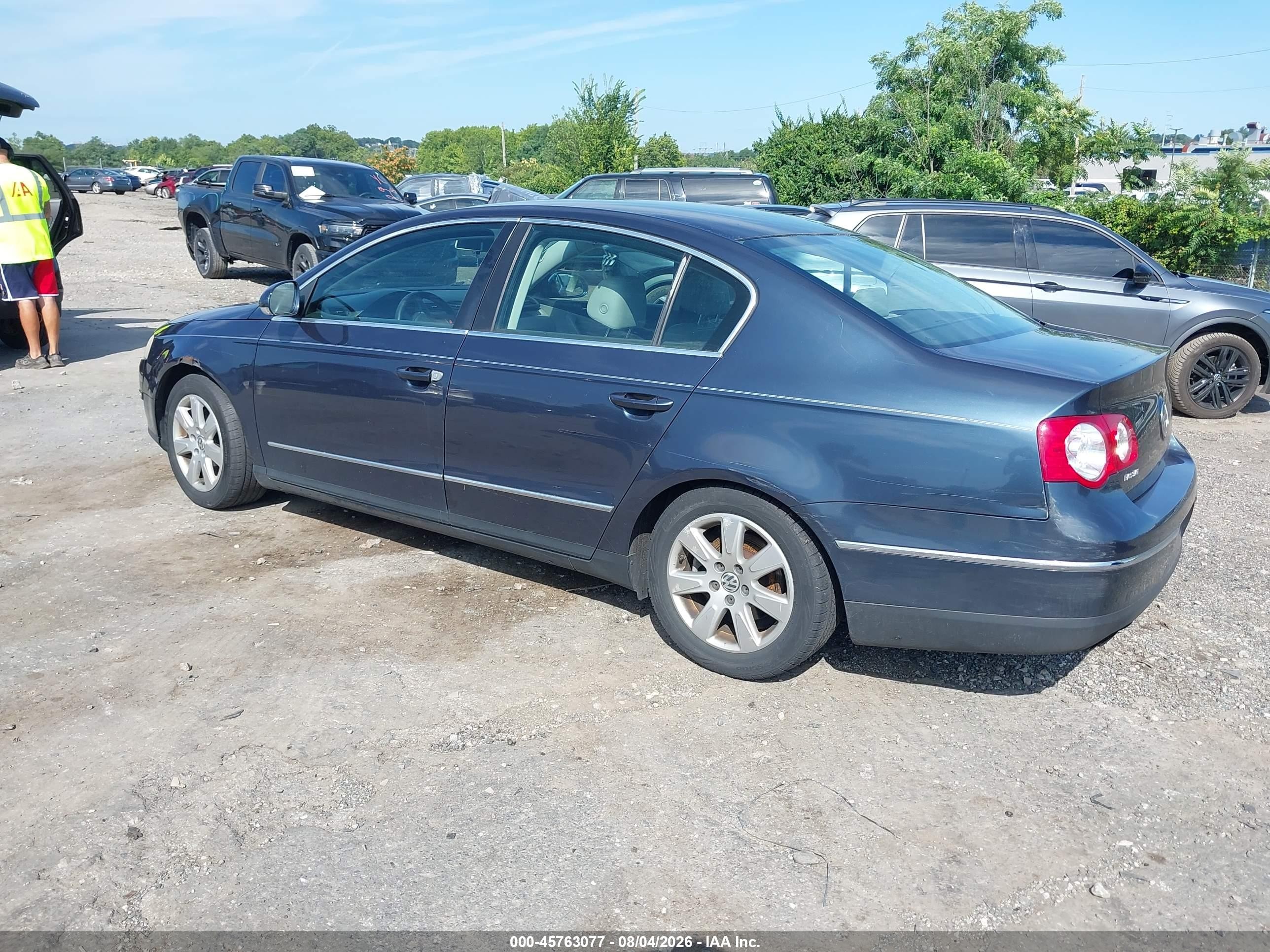 2008 Volkswagen Passat Turbo Dark Blue vin: WVWJK73C78P067775