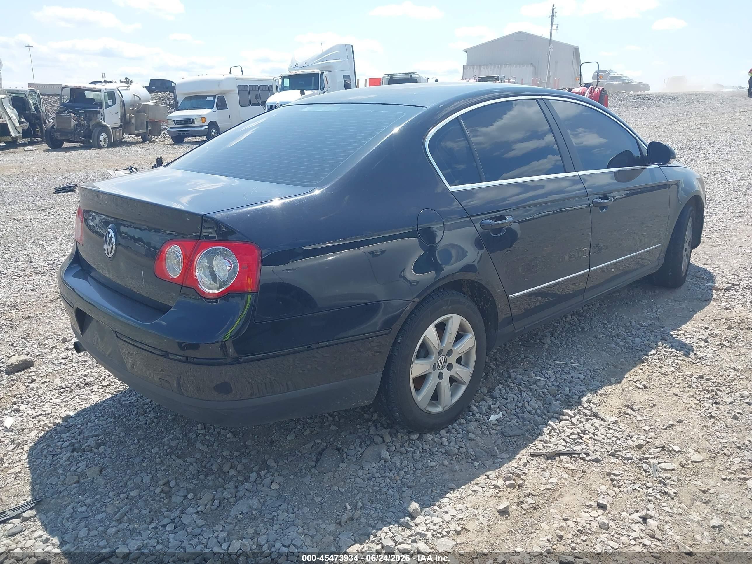 2008 Volkswagen Passat Turbo Black vin: WVWJK73C78P070045