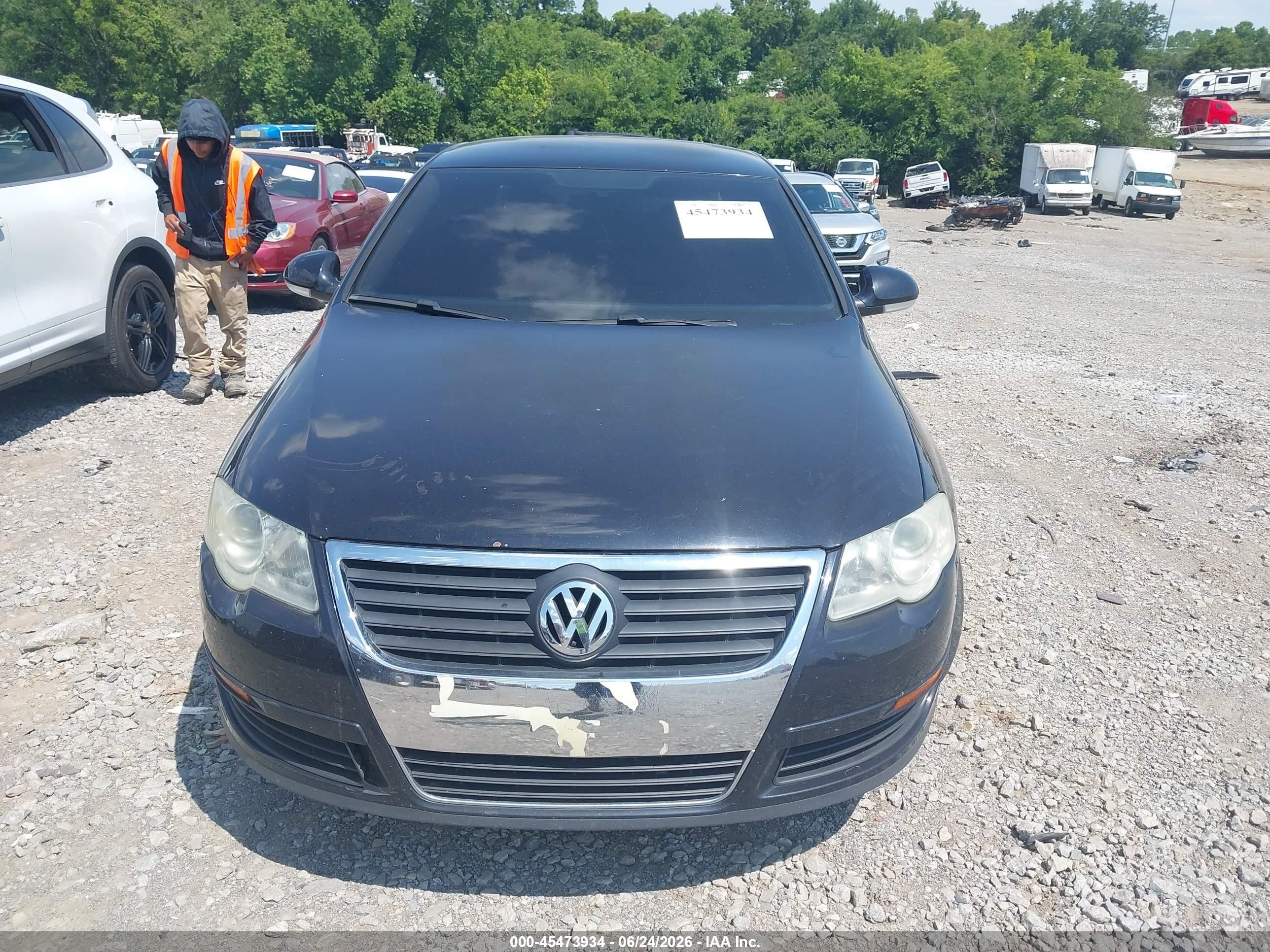 2008 Volkswagen Passat Turbo Black vin: WVWJK73C78P070045
